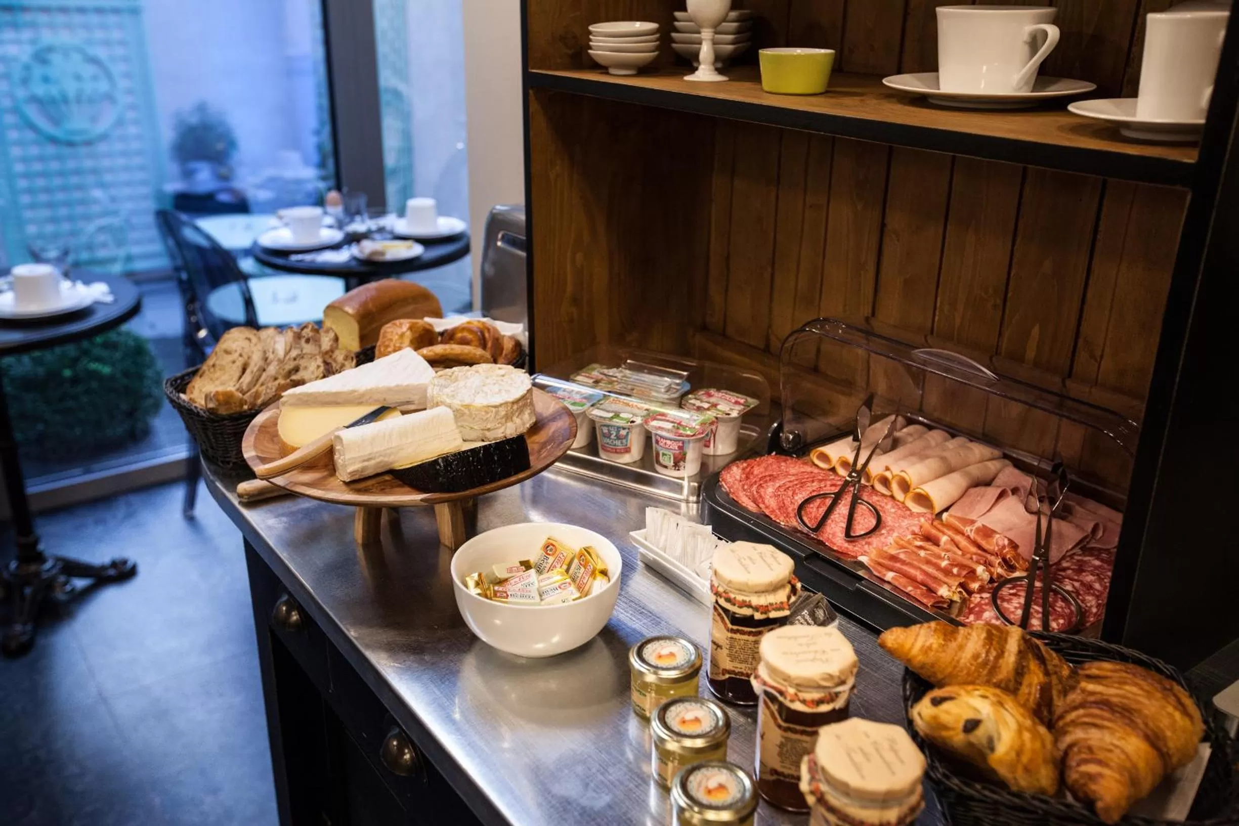 Buffet breakfast in Le Mireille