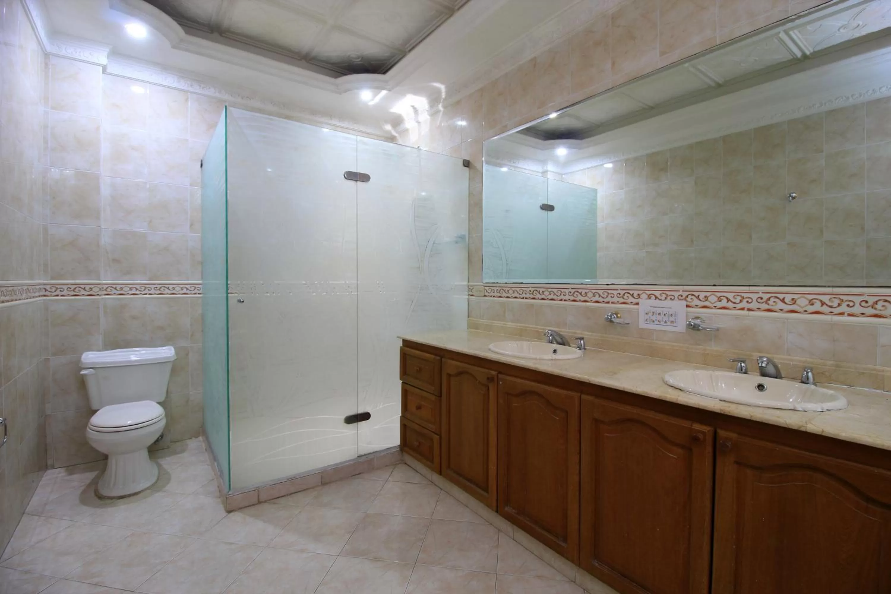 Shower in Hotel Abi Inn By GEH Suites