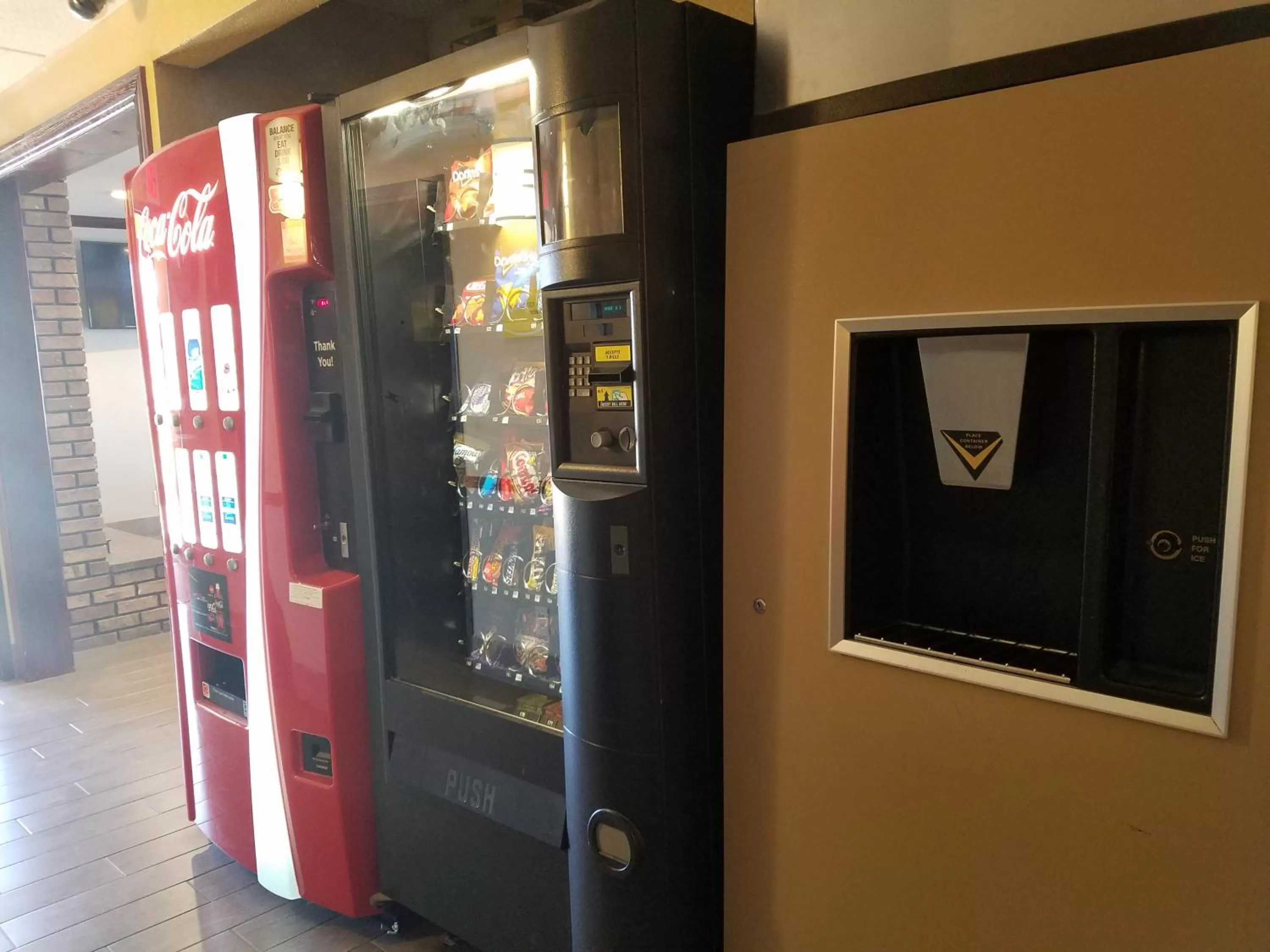 Food and drinks in Super 8 by Wyndham Rantoul