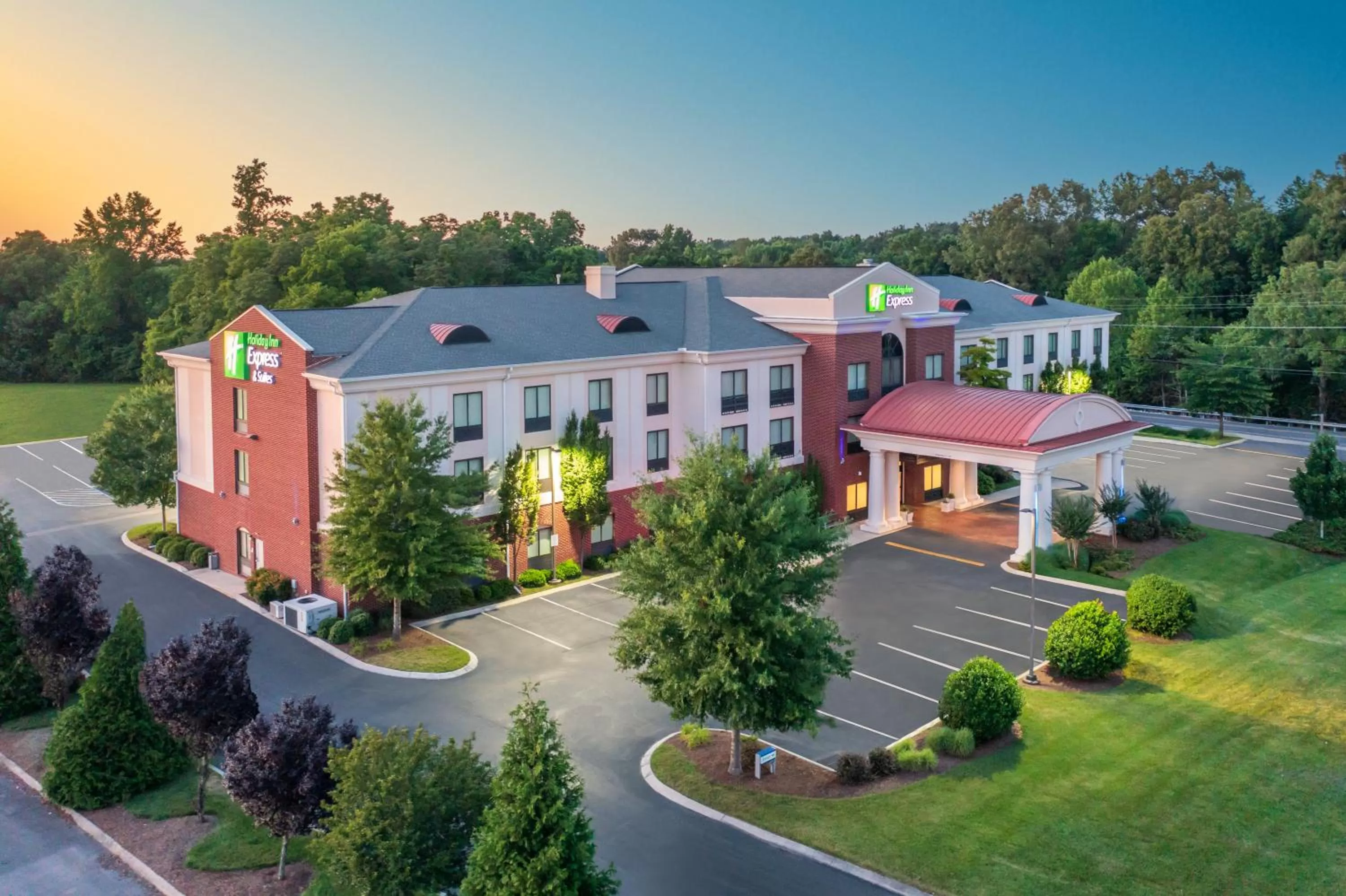 Property building in Holiday Inn Express - Tullahoma by IHG