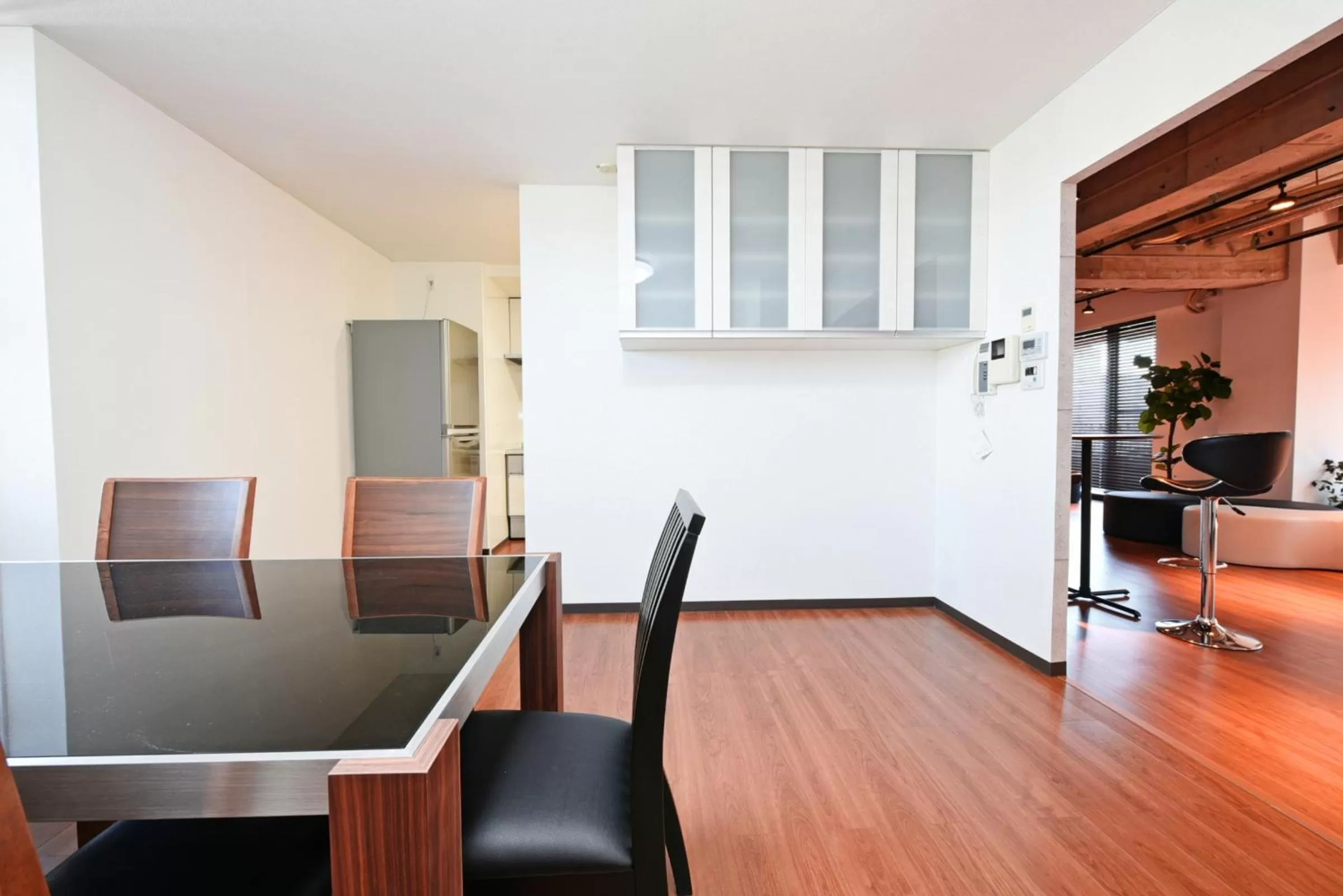 Dining Area in Hostel PLEASURE MARUYAMA