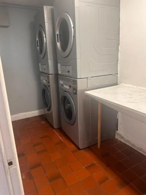 Suburban Studios Brunswick I-95