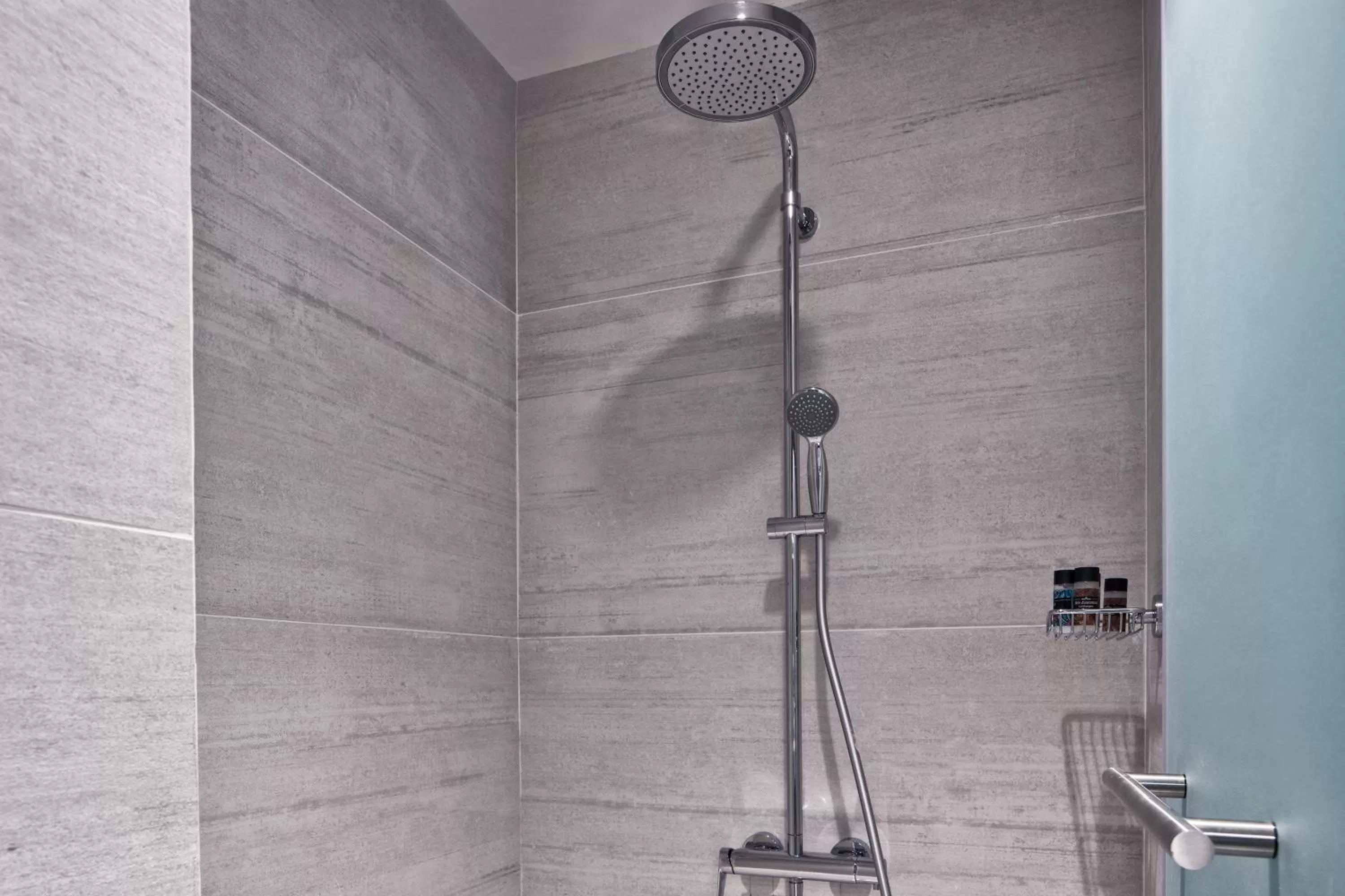 Shower in Hotel Achilleas