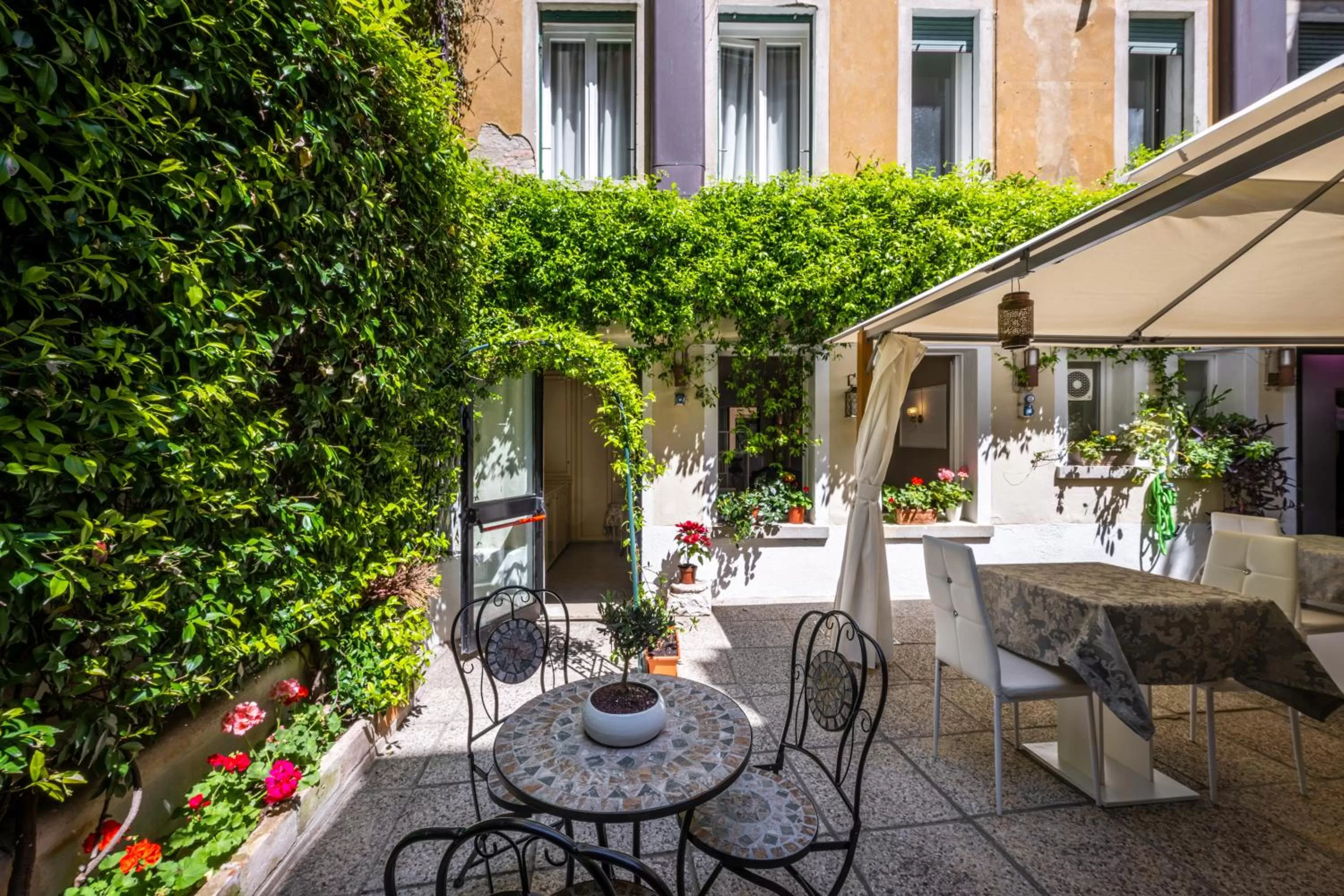 Garden in Hotel Apostoli Garden