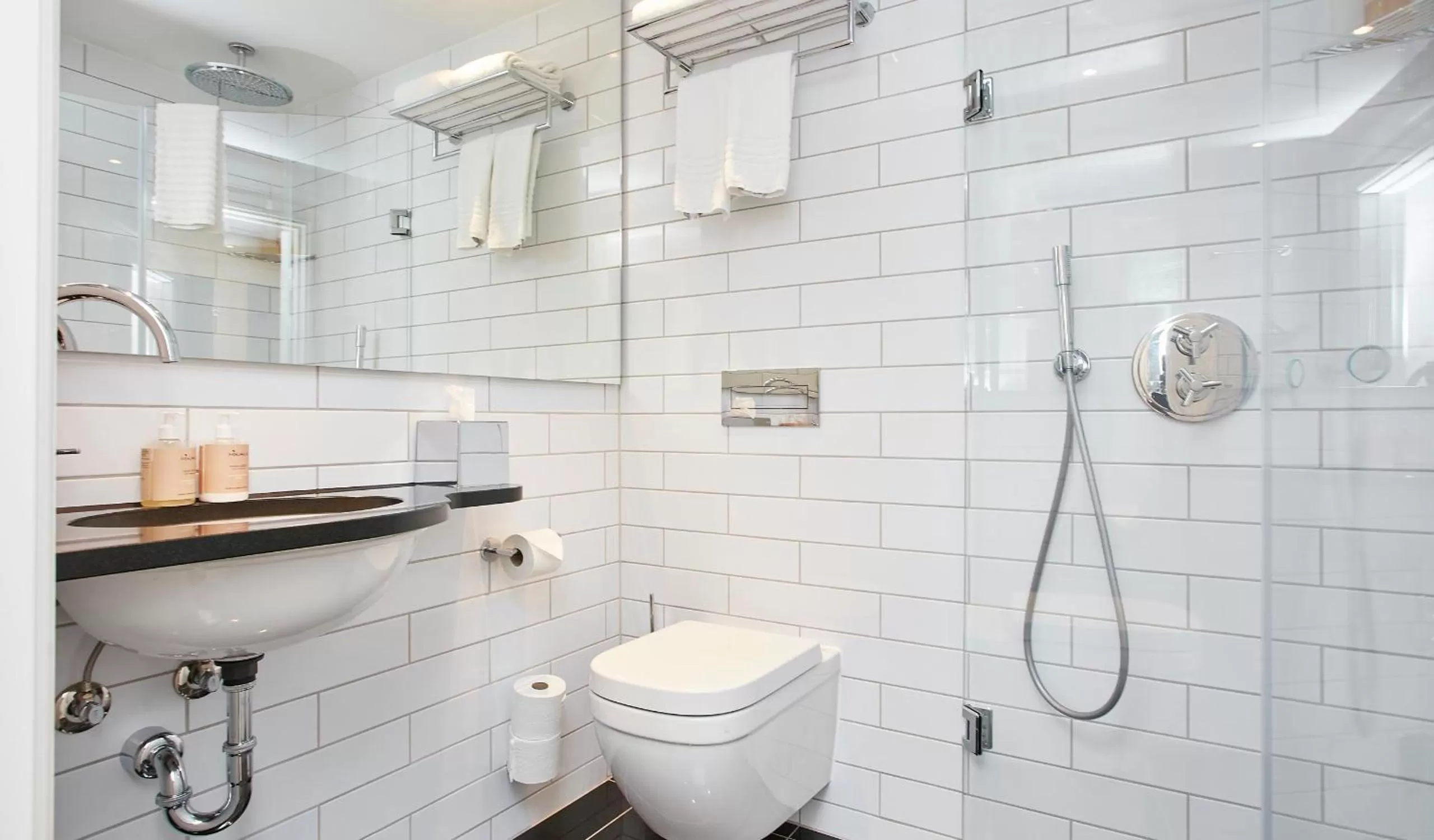 Bathroom in Jørgensens Hotel