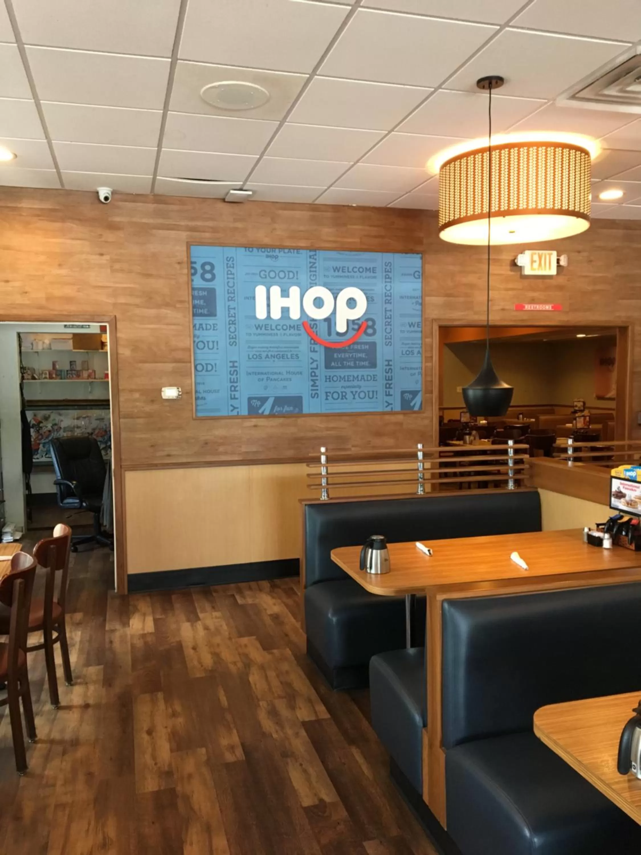 Restaurant/places to eat in Days Inn by Wyndham Titusville Kennedy Space Center