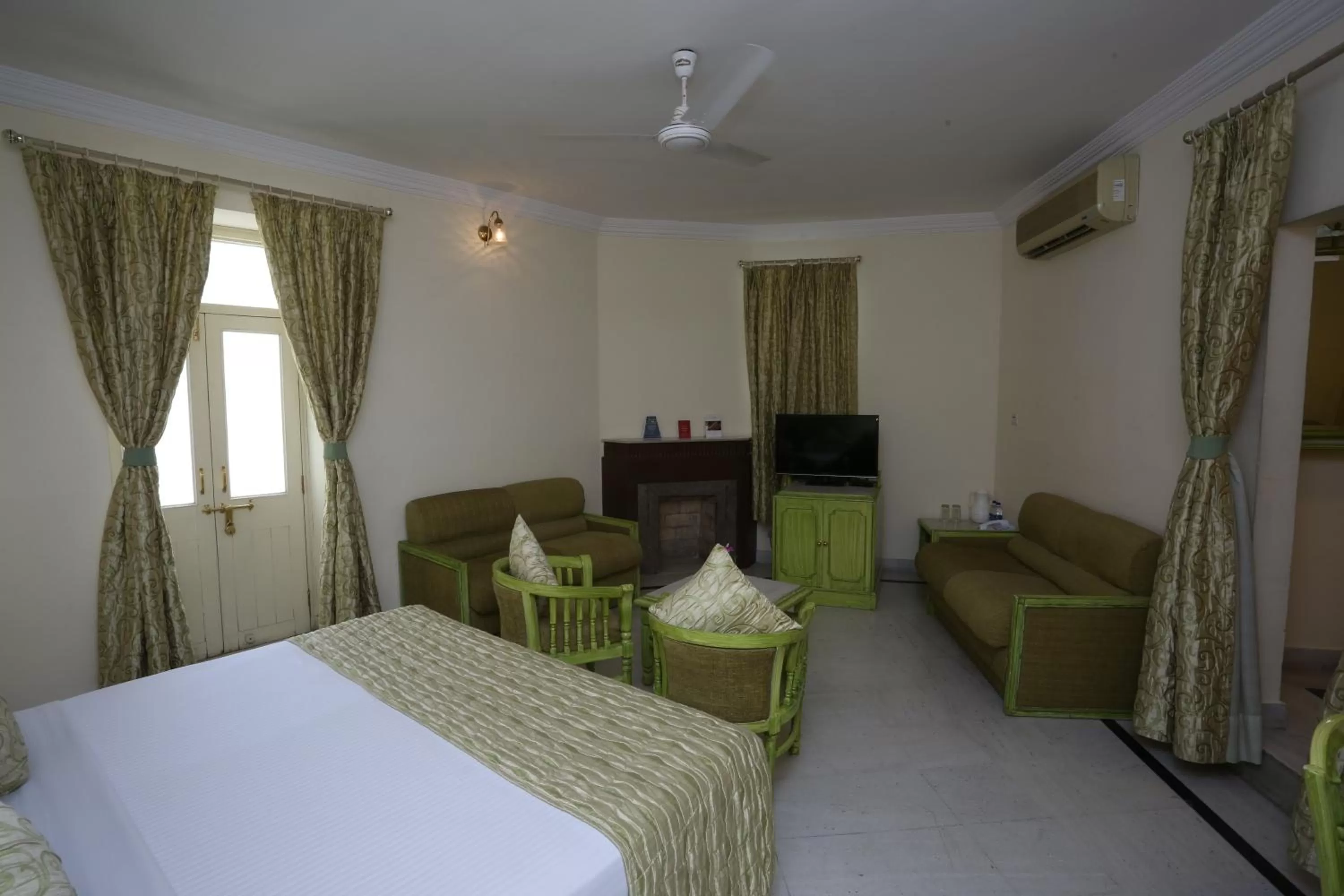 Bedroom, Bed in Garden Hotel - Heritage by HRH Group of Hotels