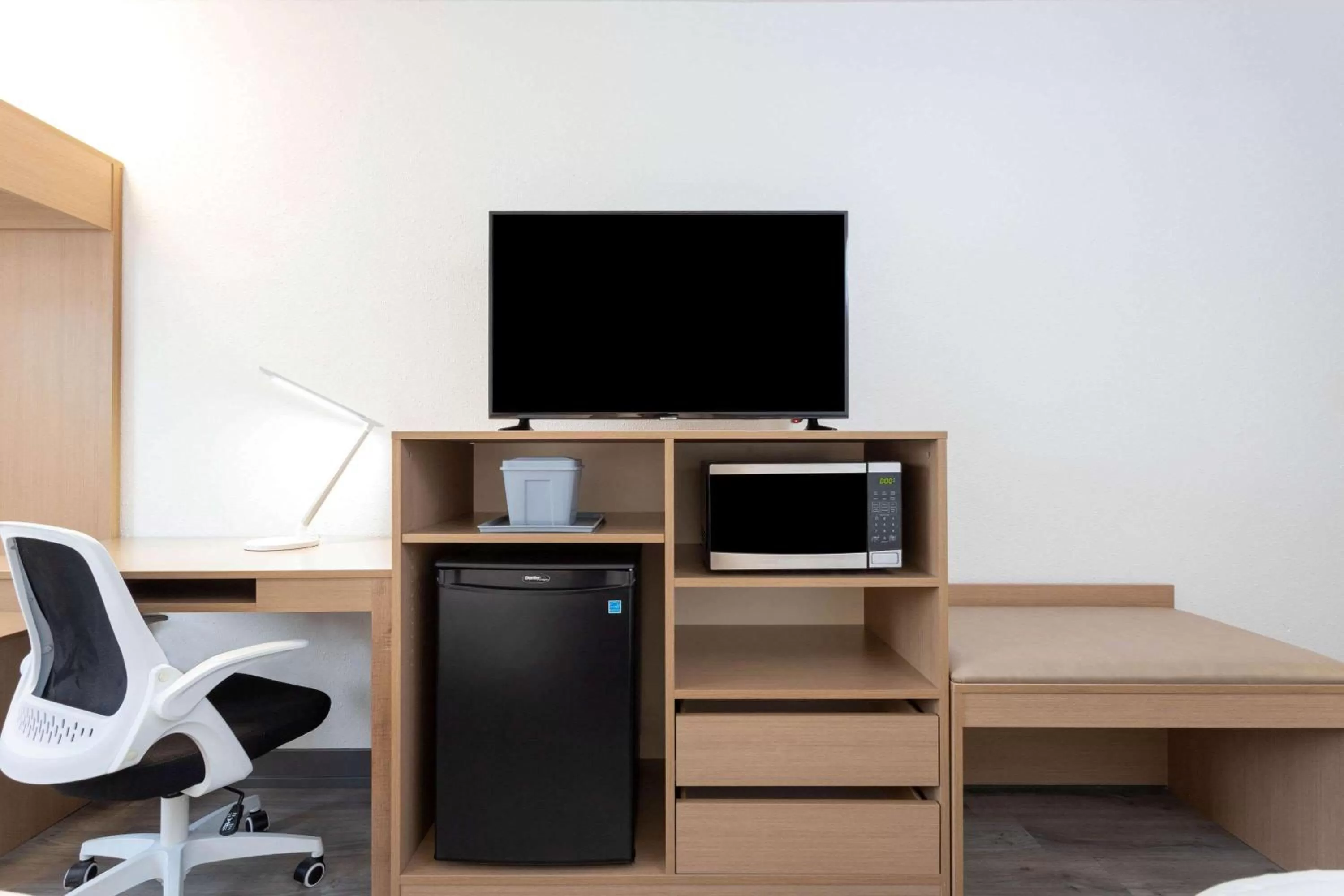 Photo of the whole room in Travelodge by Wyndham Elkhart