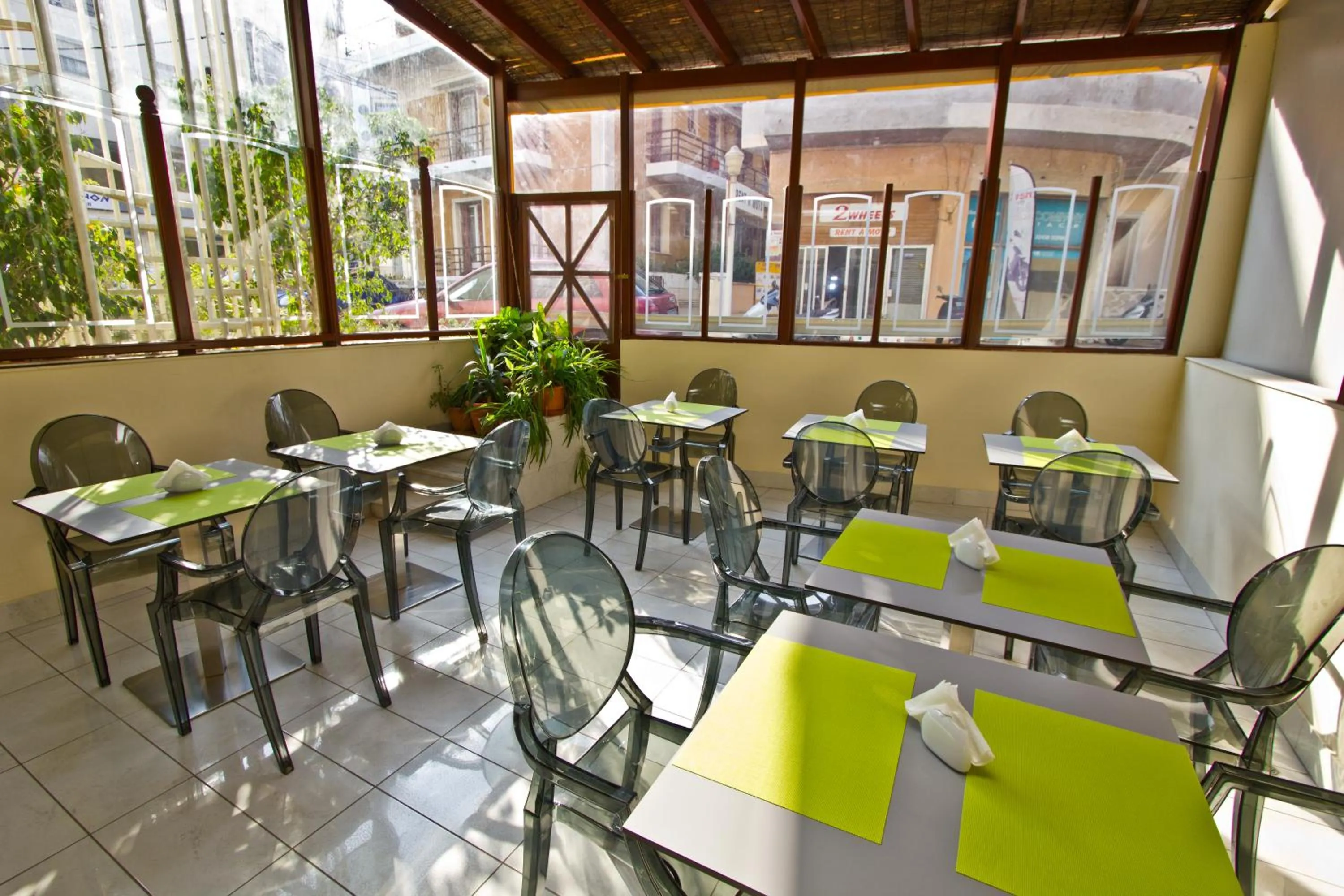 Restaurant/places to eat in Nafsika Hotel