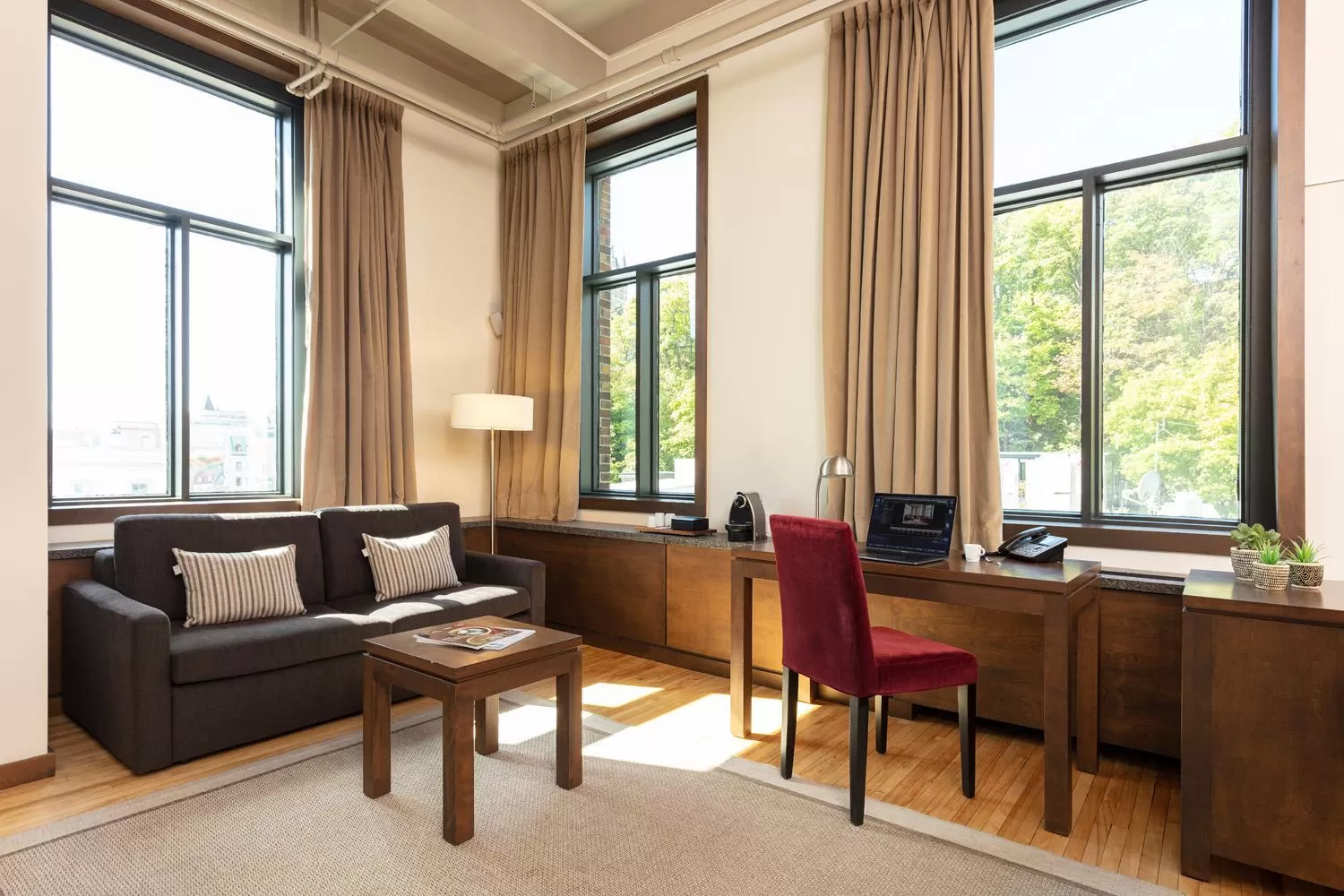 Living room in Hotel 71 by Preferred Hotels & Resorts