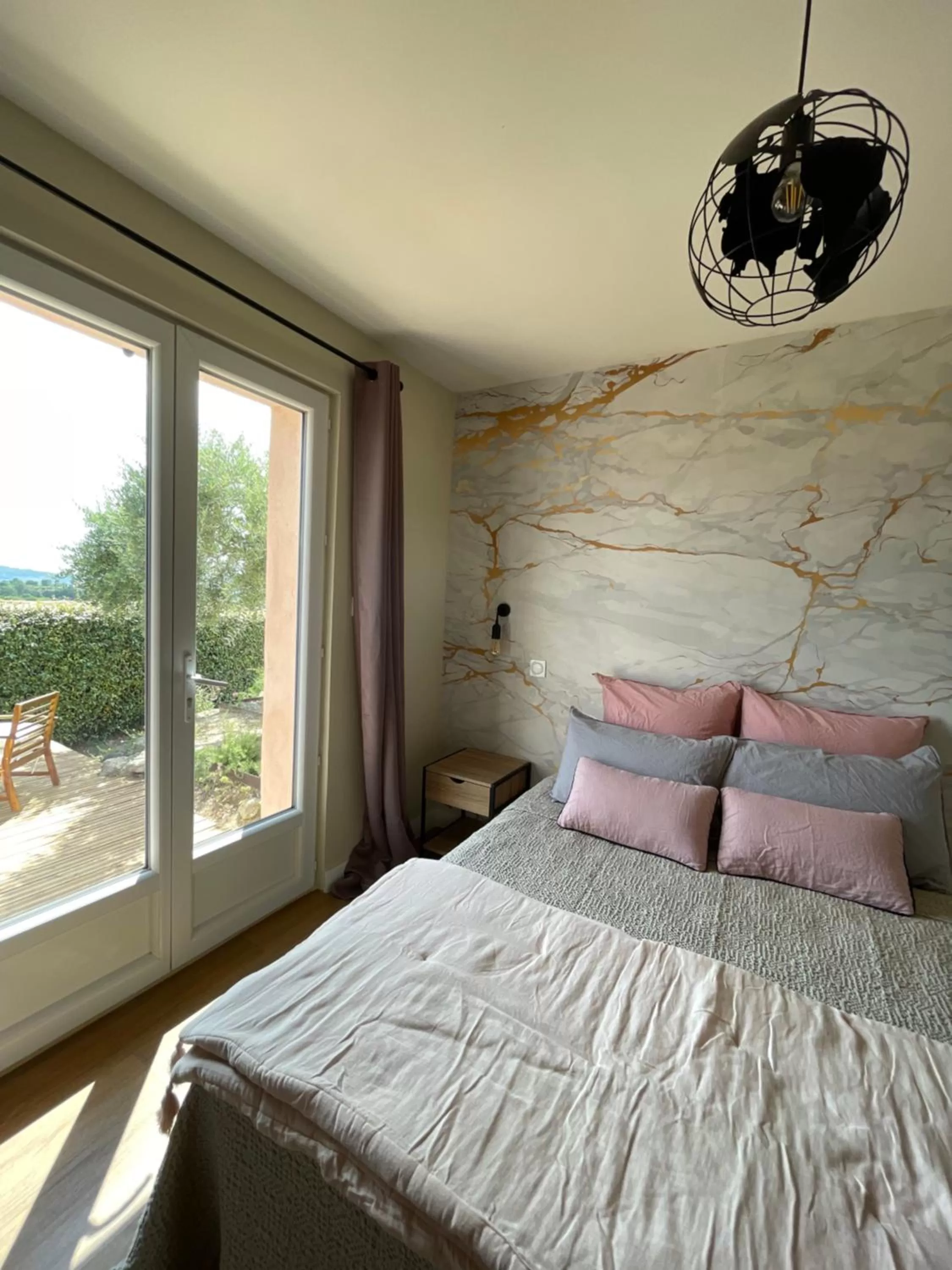 Bed in Chambre d'hôtes avec Jacuzzi Ventoux Cocoon