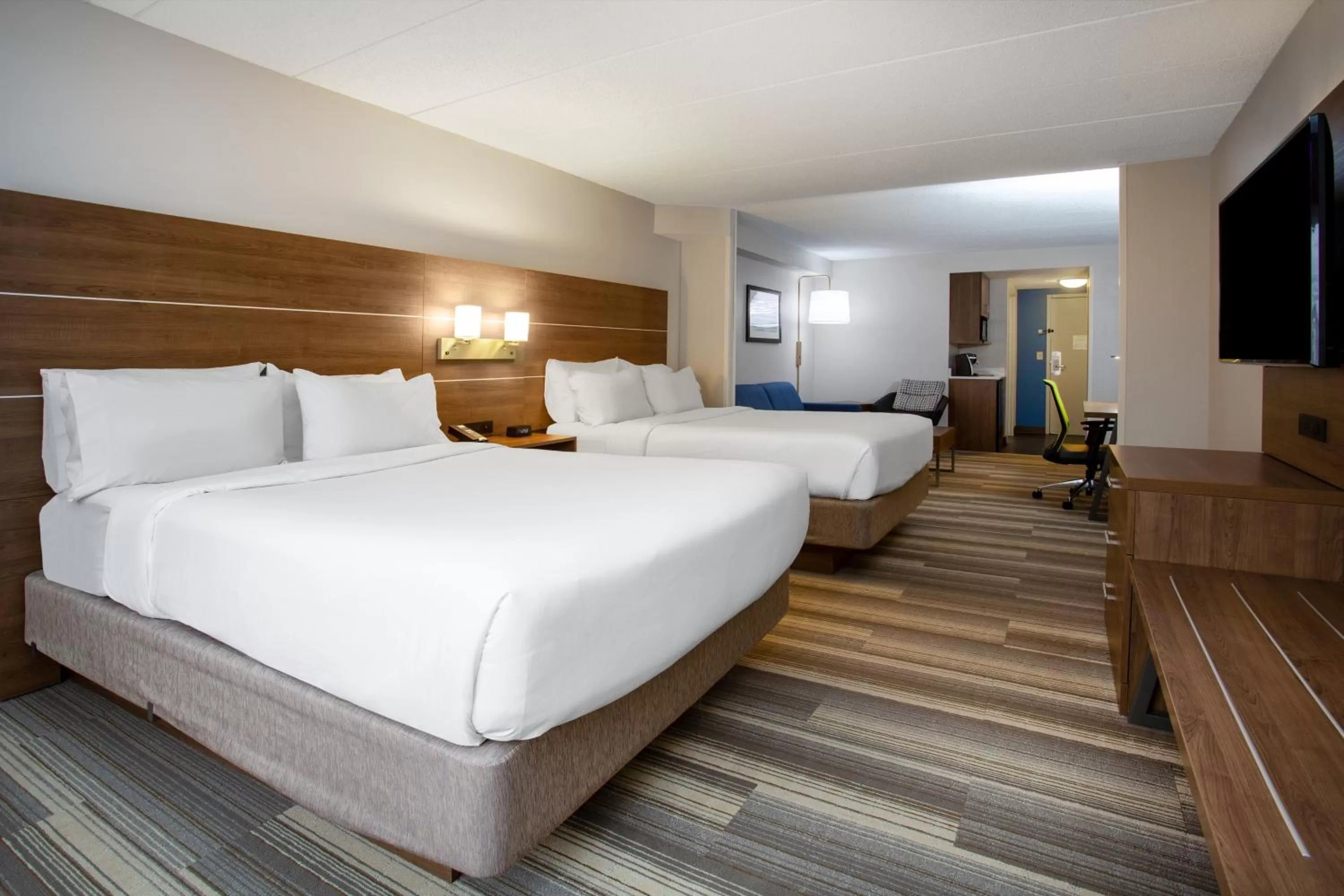 Photo of the whole room, Bed in Holiday Inn Express Hotel & Suites Fort Wayne by IHG