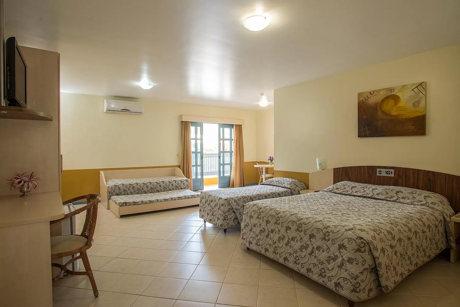 Photo of the whole room, Bed in Vila Olaria Hotel