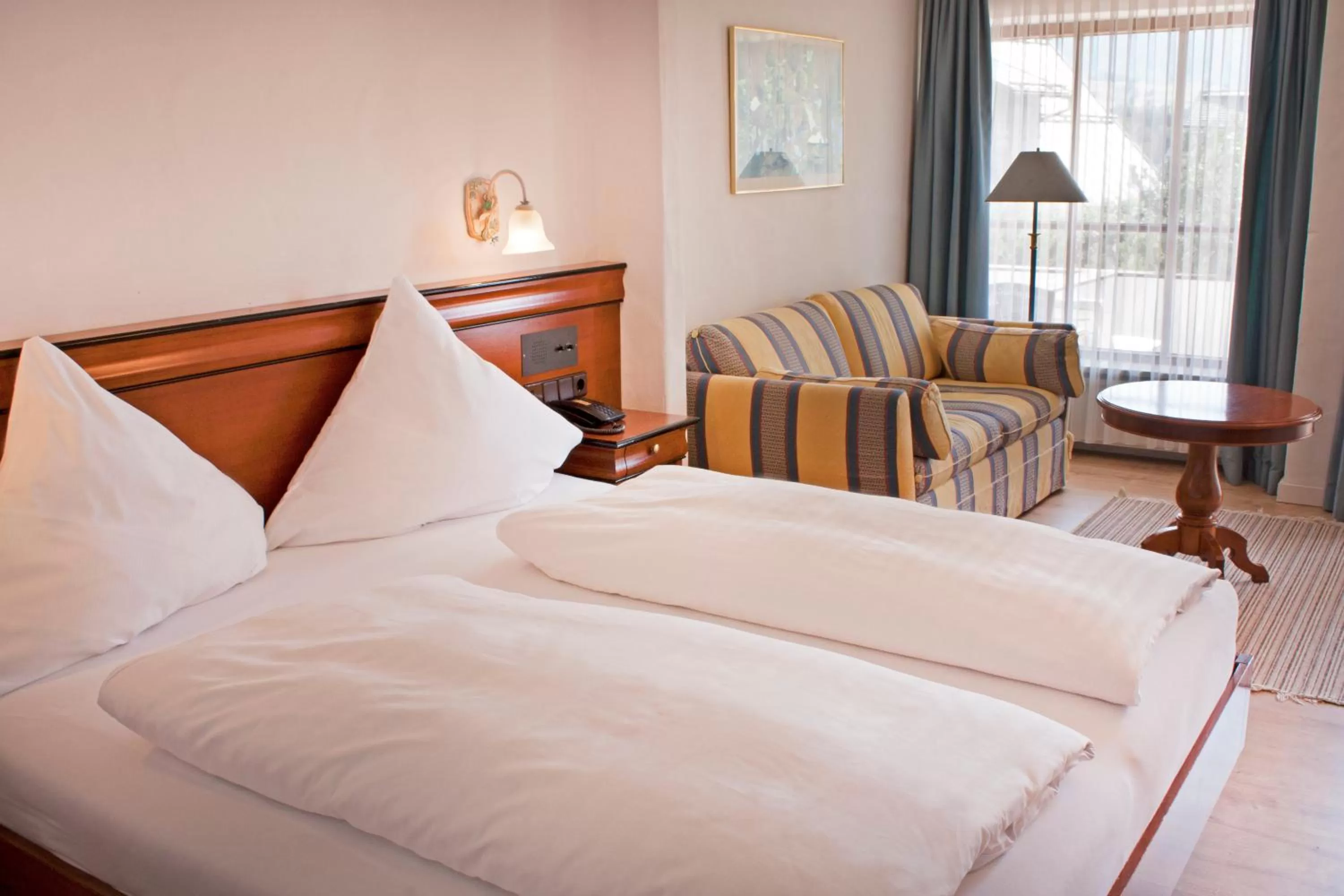 Photo of the whole room, Bed in Hotel Bayerischer Hof