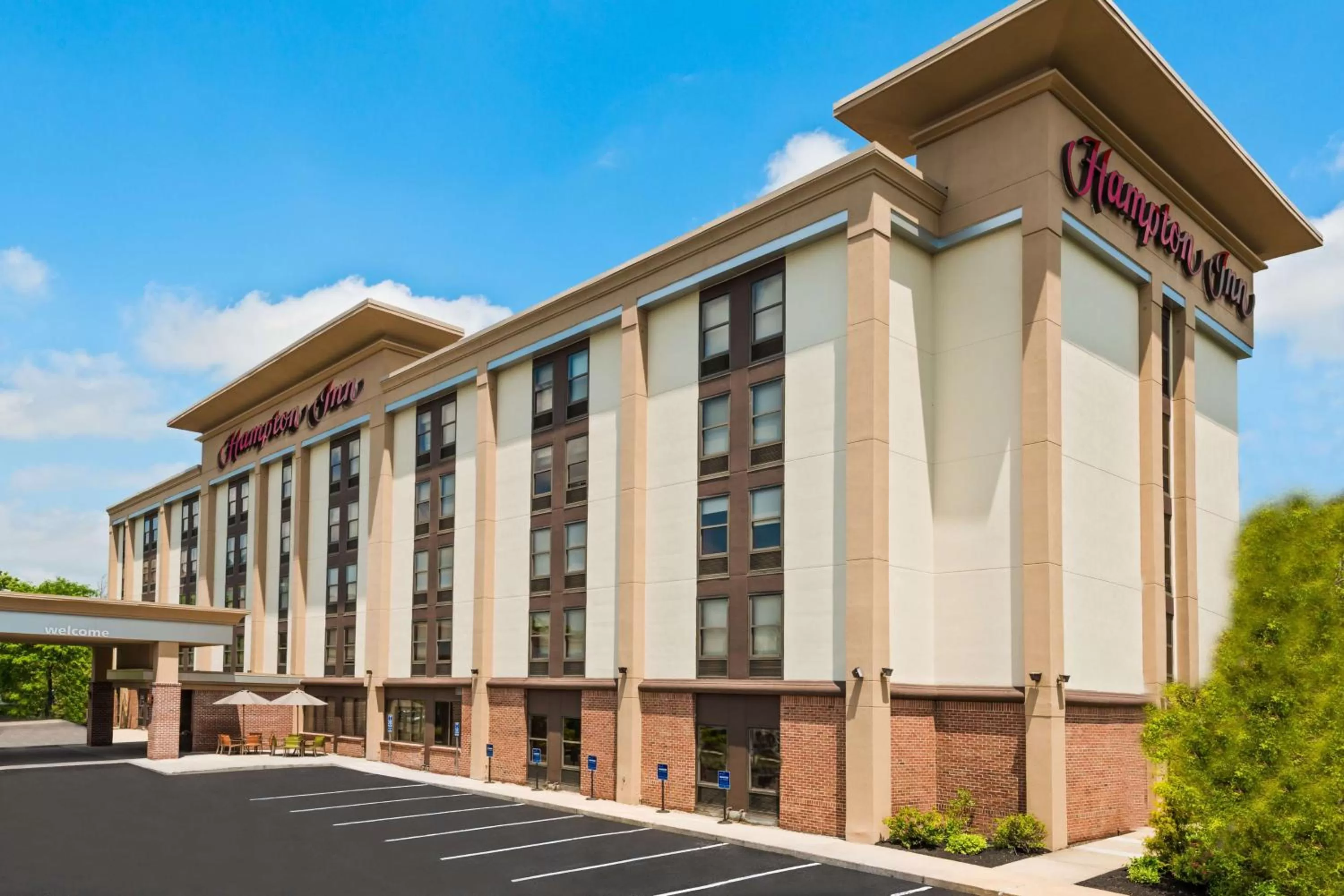 Property building in Hampton Inn Boston / Marlborough