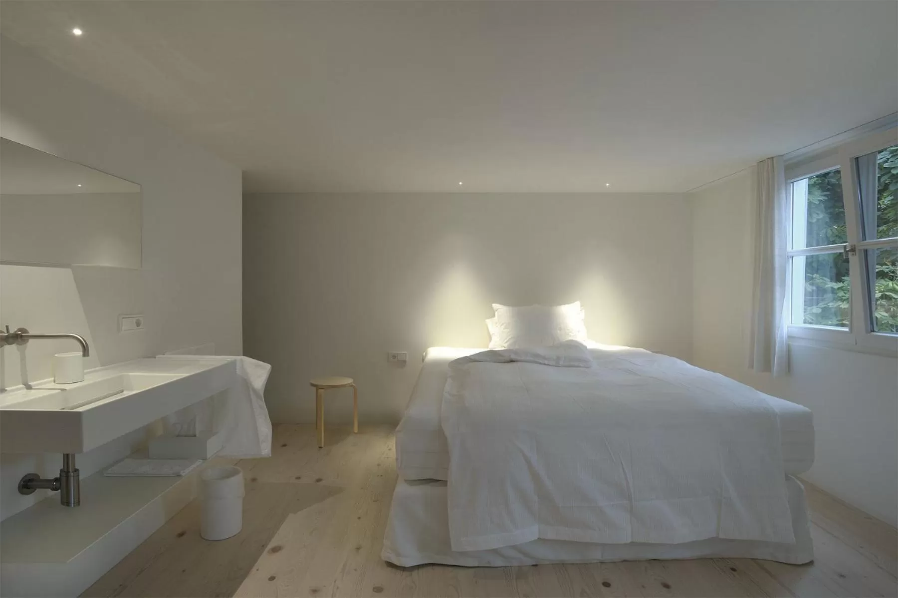 Photo of the whole room, Bed in BAR10ZIMMER