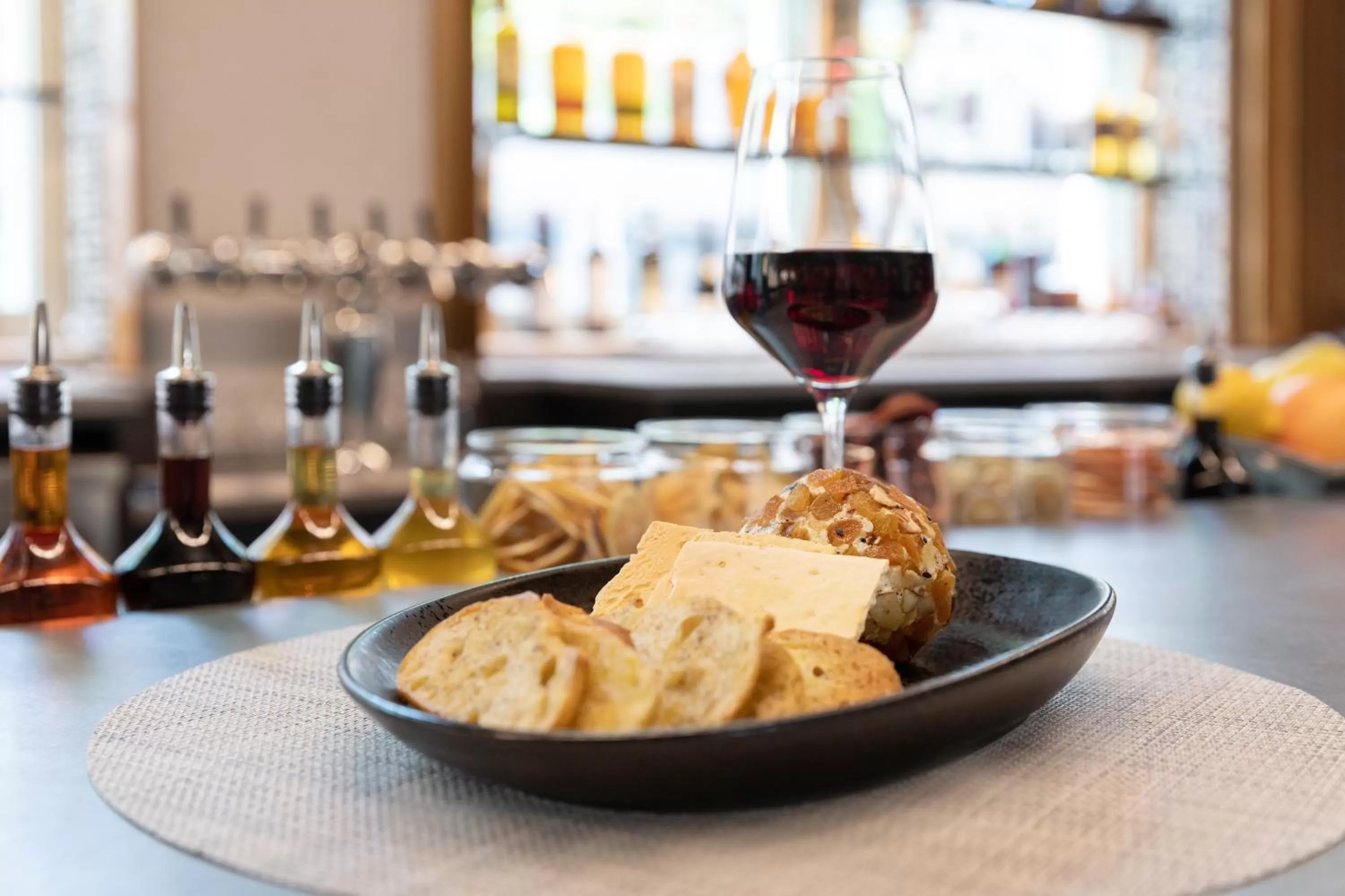 Restaurant/places to eat in The Slate Hotel Denver Downtown, Tapestry by Hilton