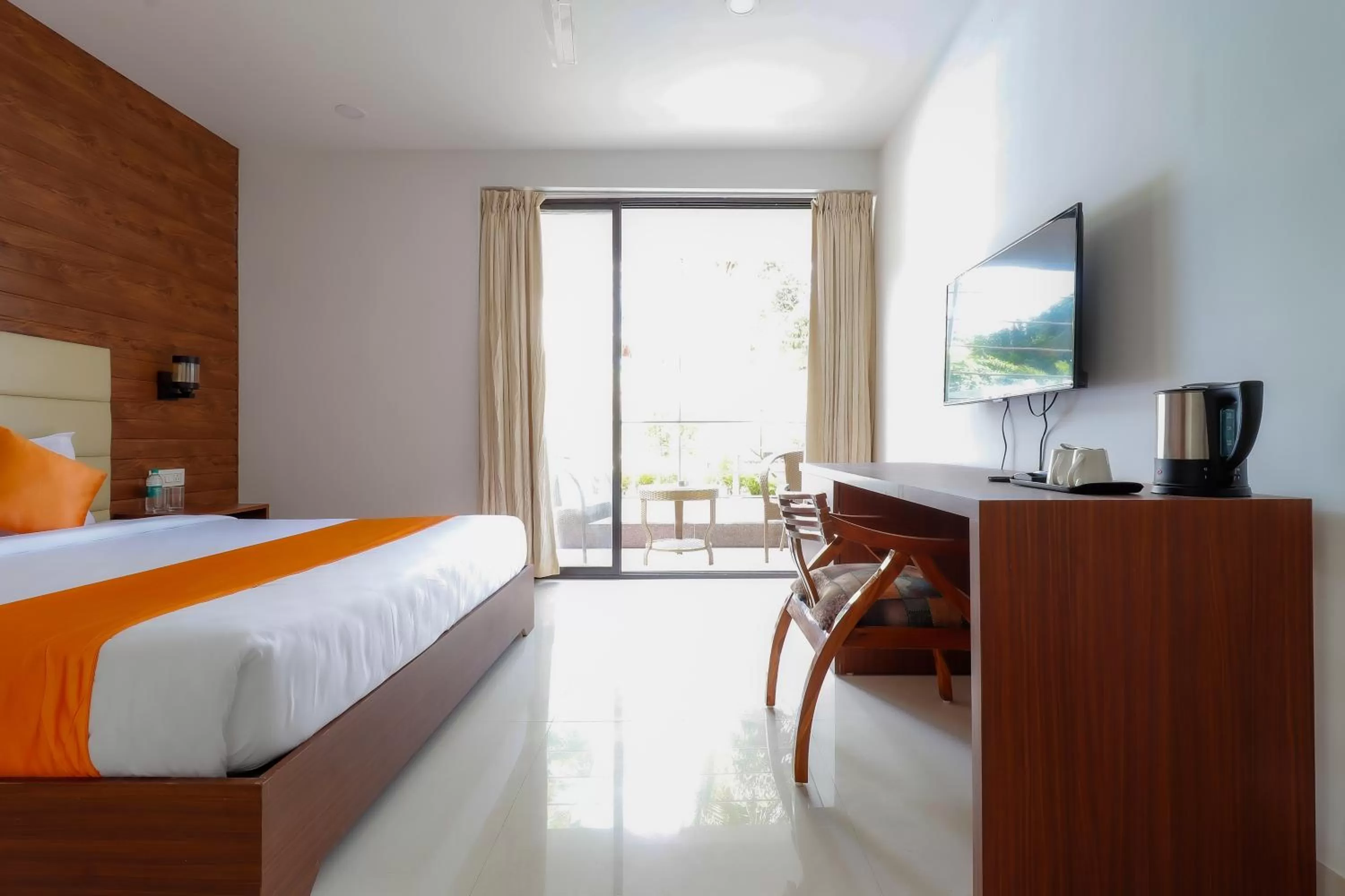 TV and multimedia, Bed in Miranda Beach Resort Baga