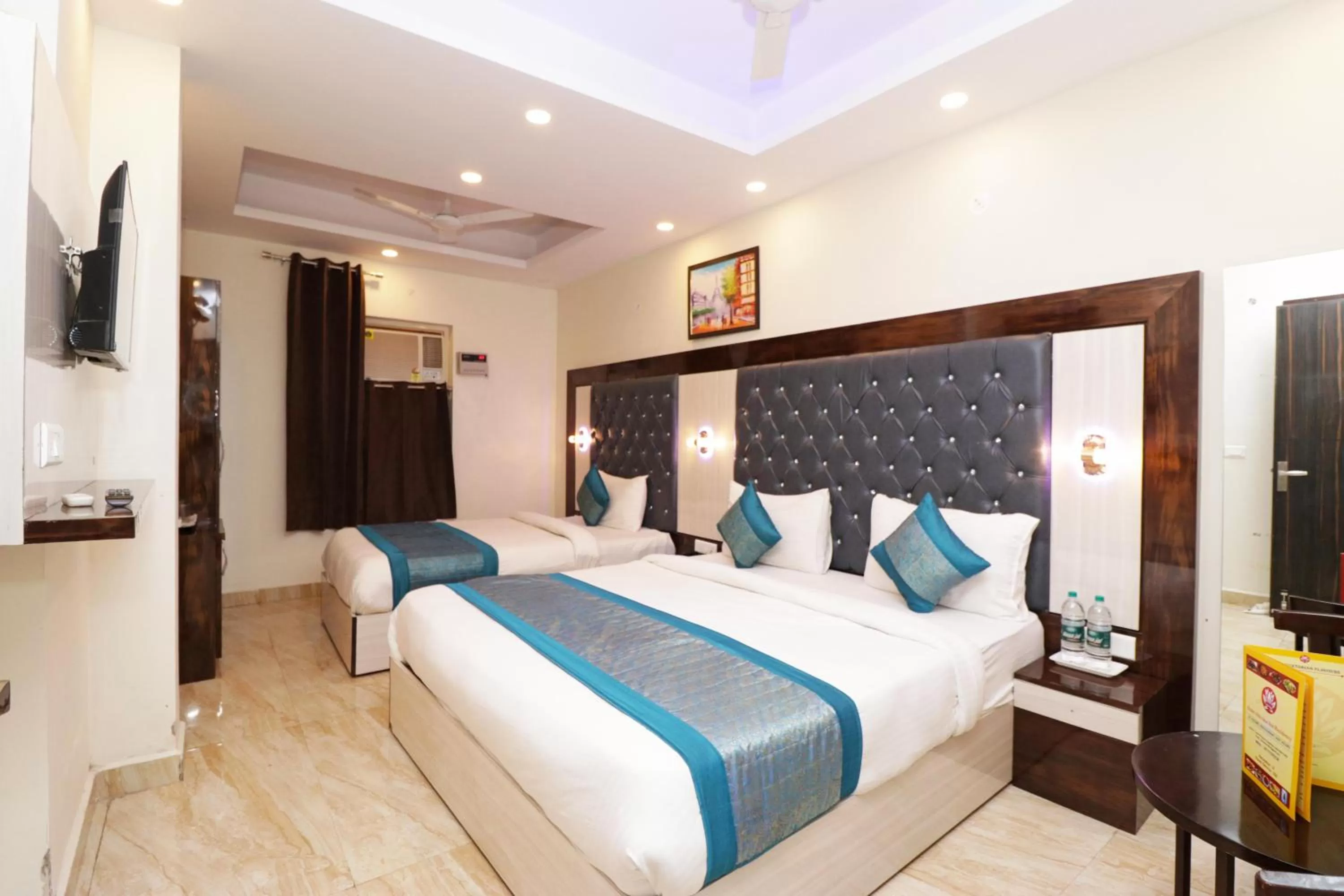 Photo of the whole room, Bed in Airport Hotel Shivaka Inn