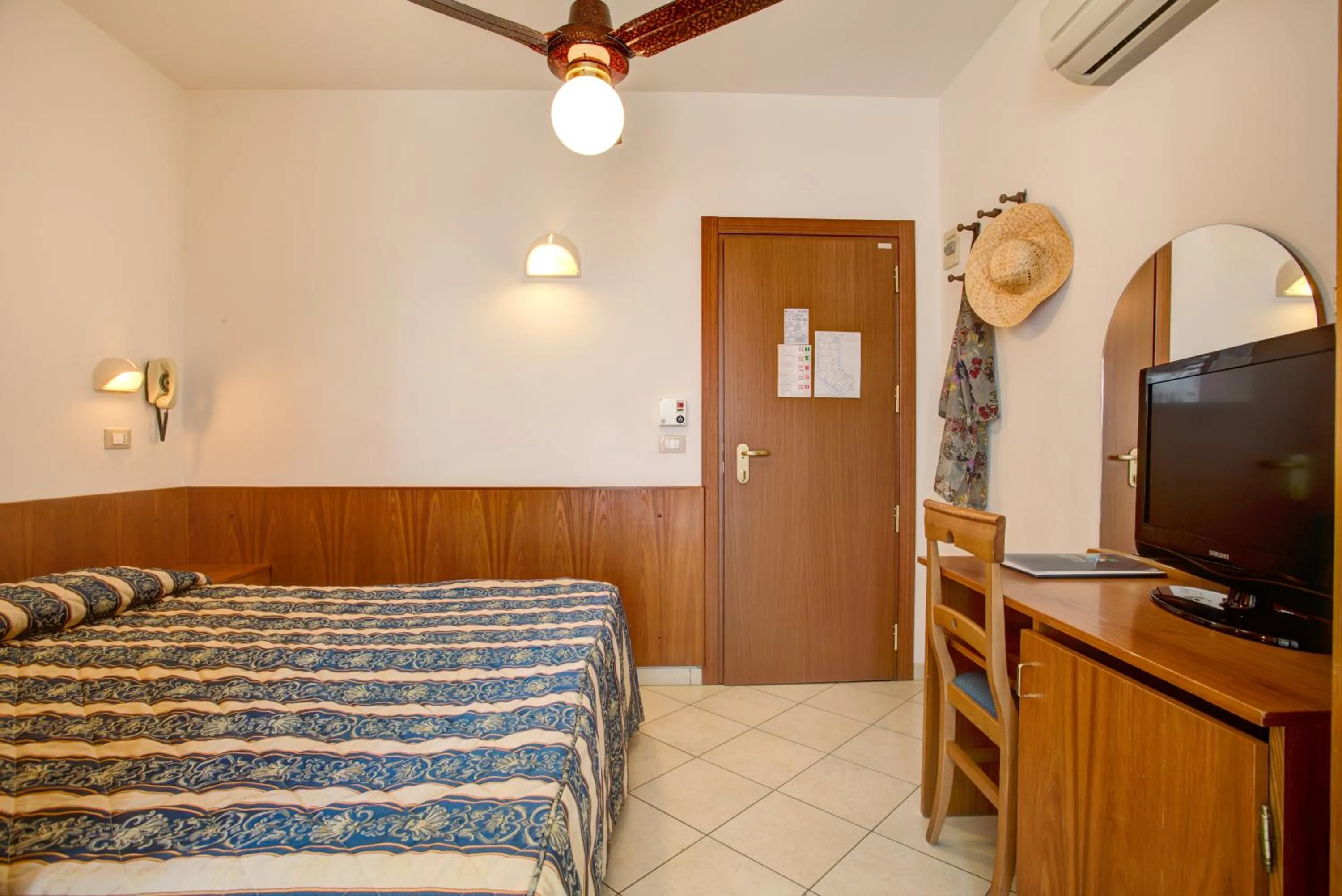 Bed in Hotel Genzianella