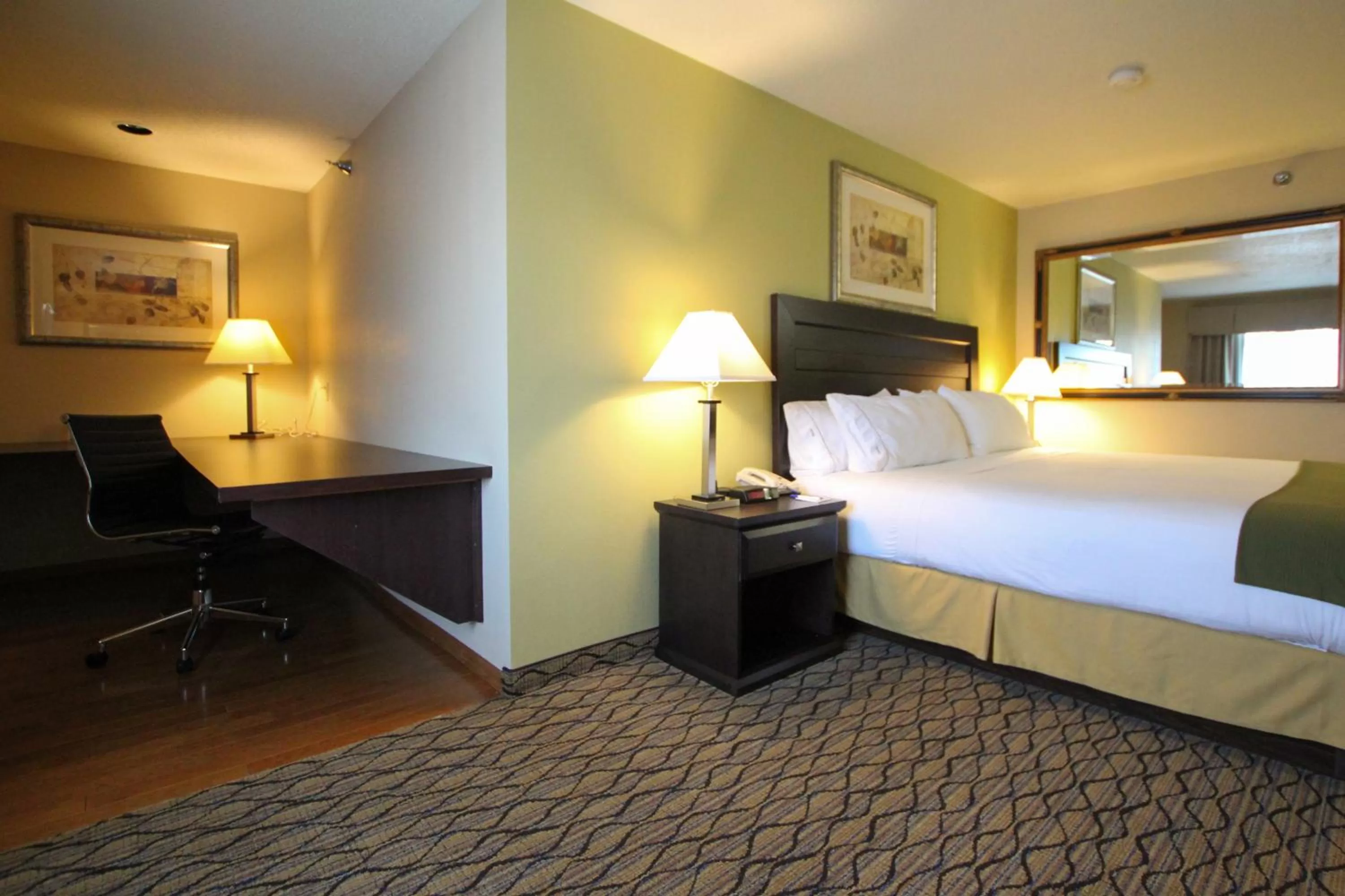 Bedroom, Bed in Holiday Inn Express & Suites Chicago-Libertyville by IHG
