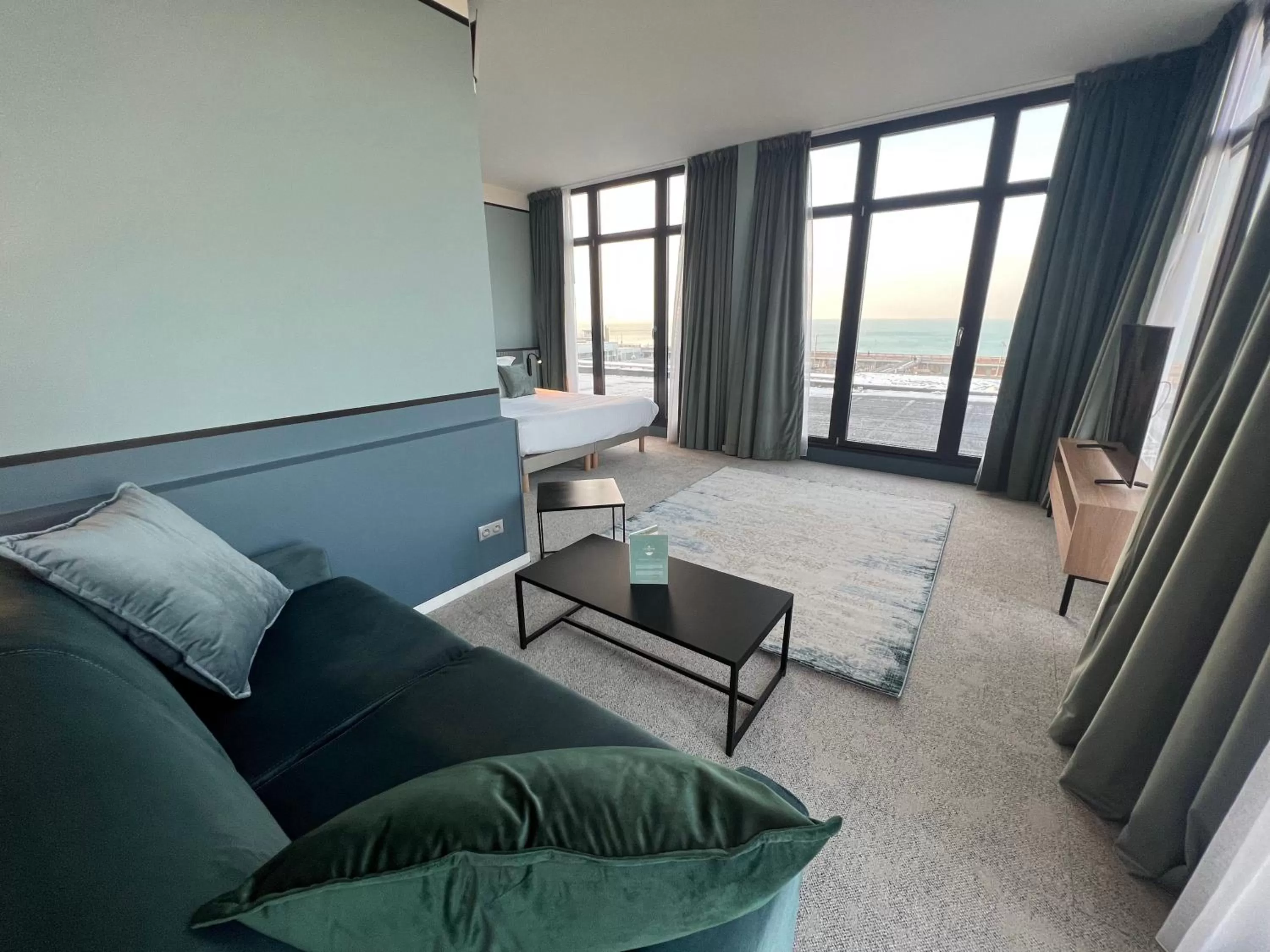 Photo of the whole room in L'Échappée - Hôtel Casino Dieppe