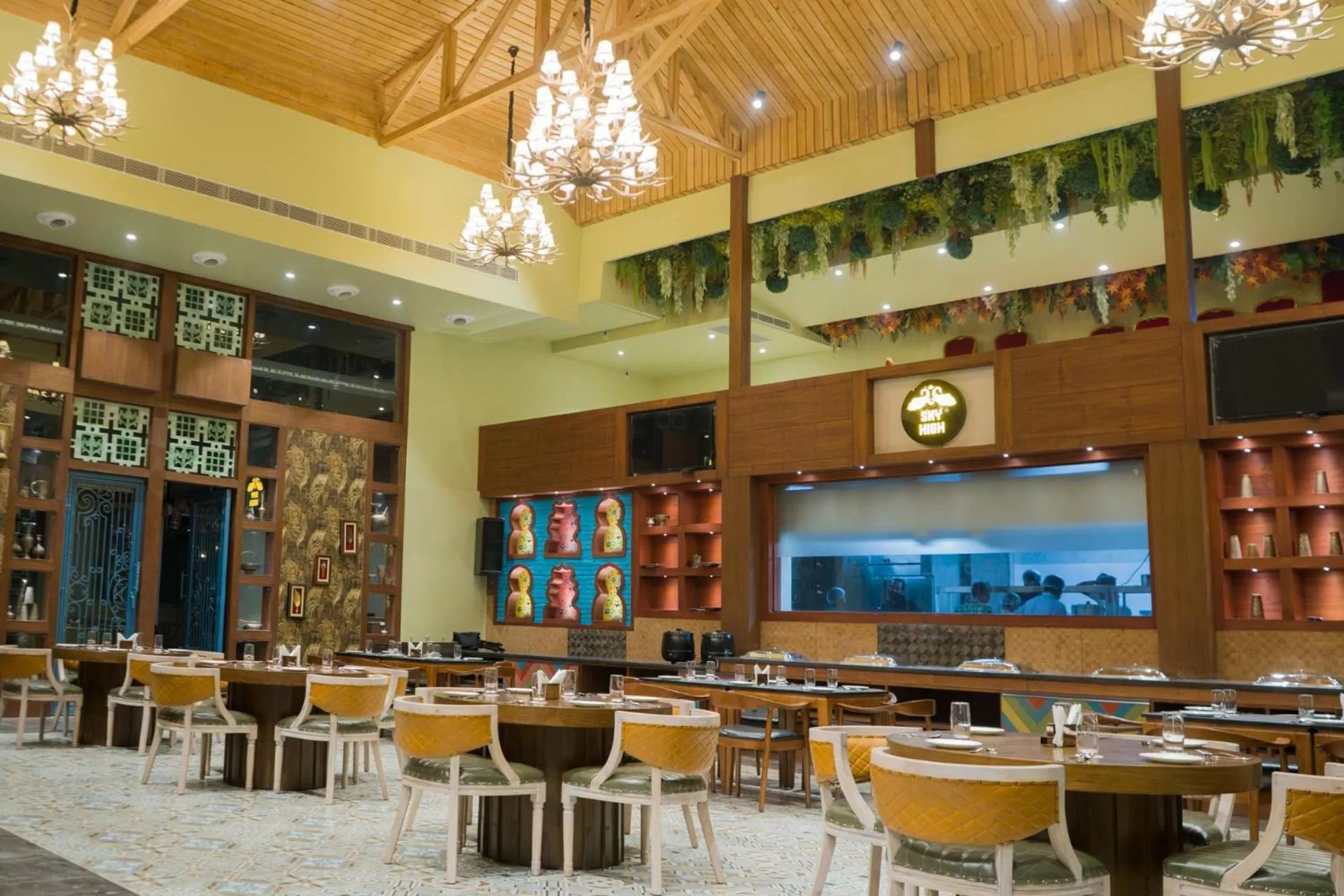 Restaurant/places to eat in Clarks Inn Suites Kangra