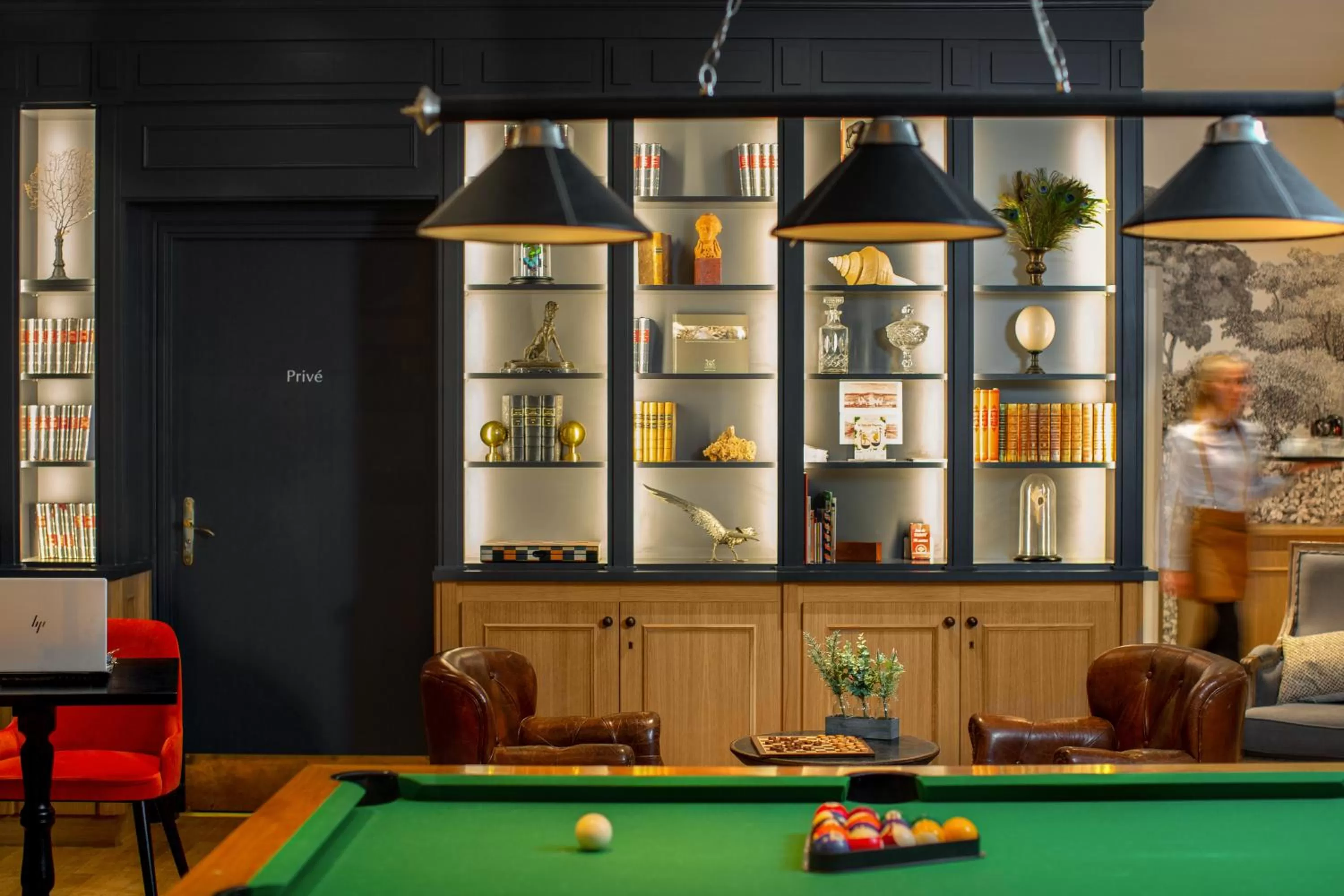Billiard in Mercure Rambouillet Relays Du Château