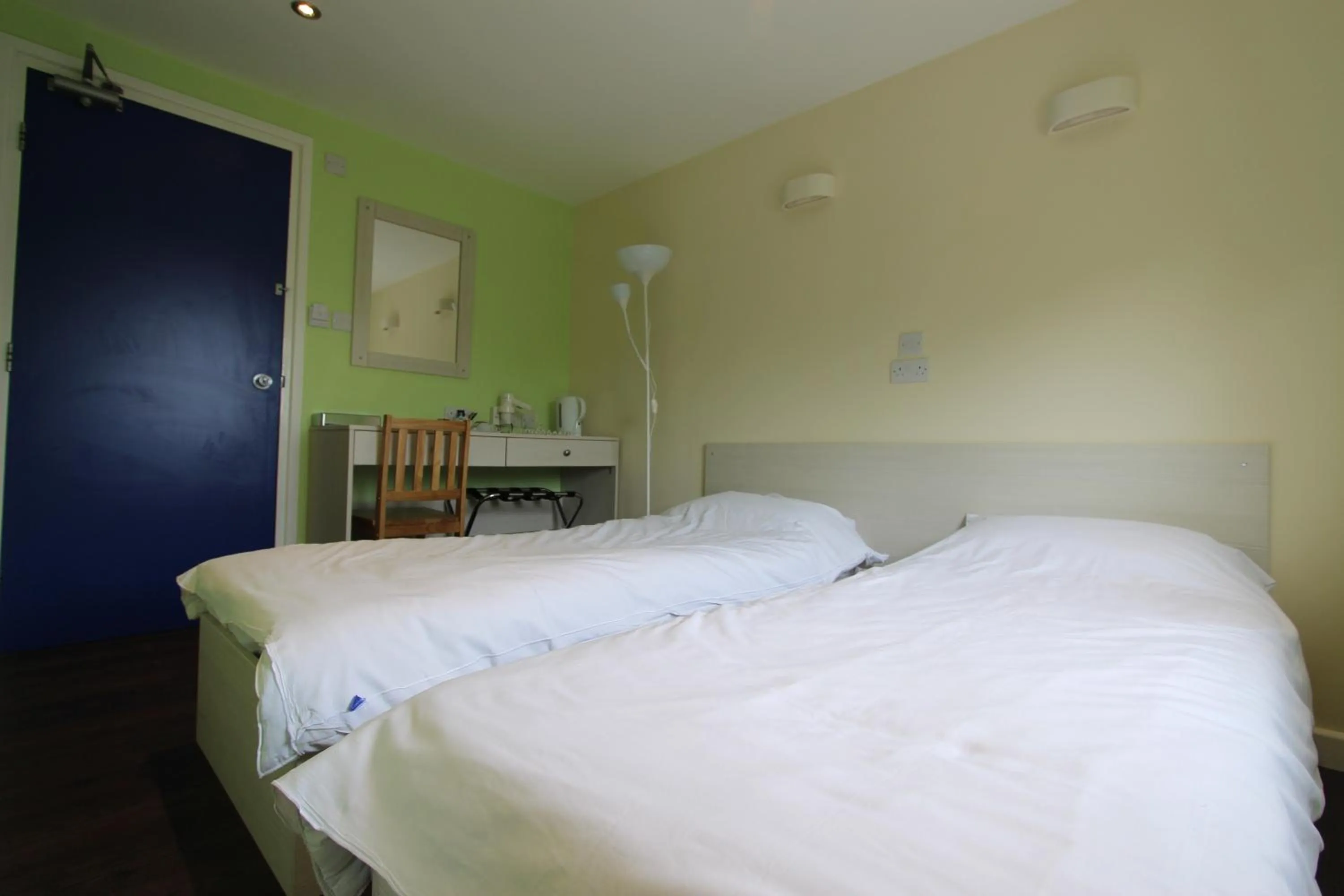 Standard Twin Room in Primelodge Doncaster