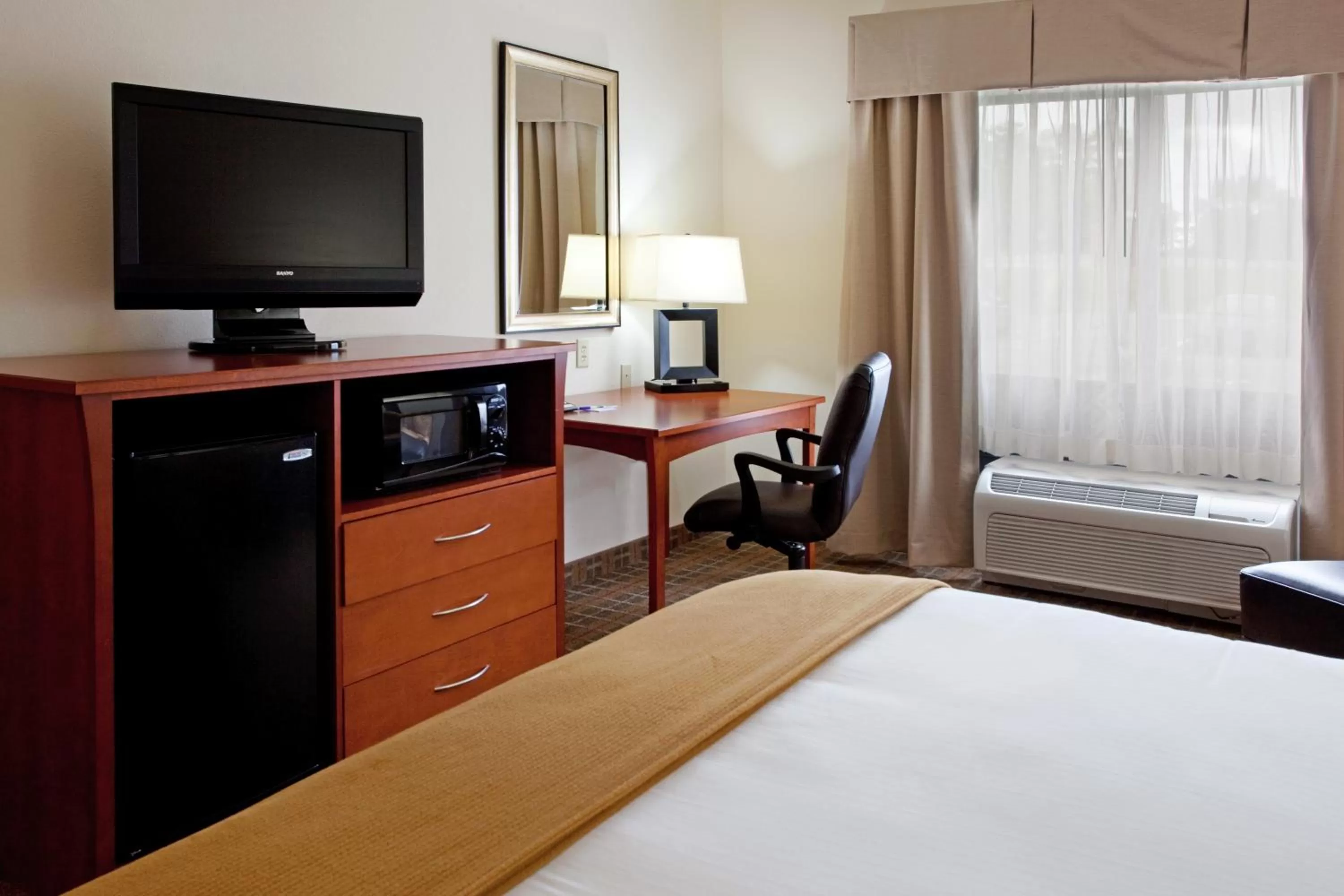 Day, Bed in Holiday Inn Express & Suites - Hardeeville-Hilton Head by IHG