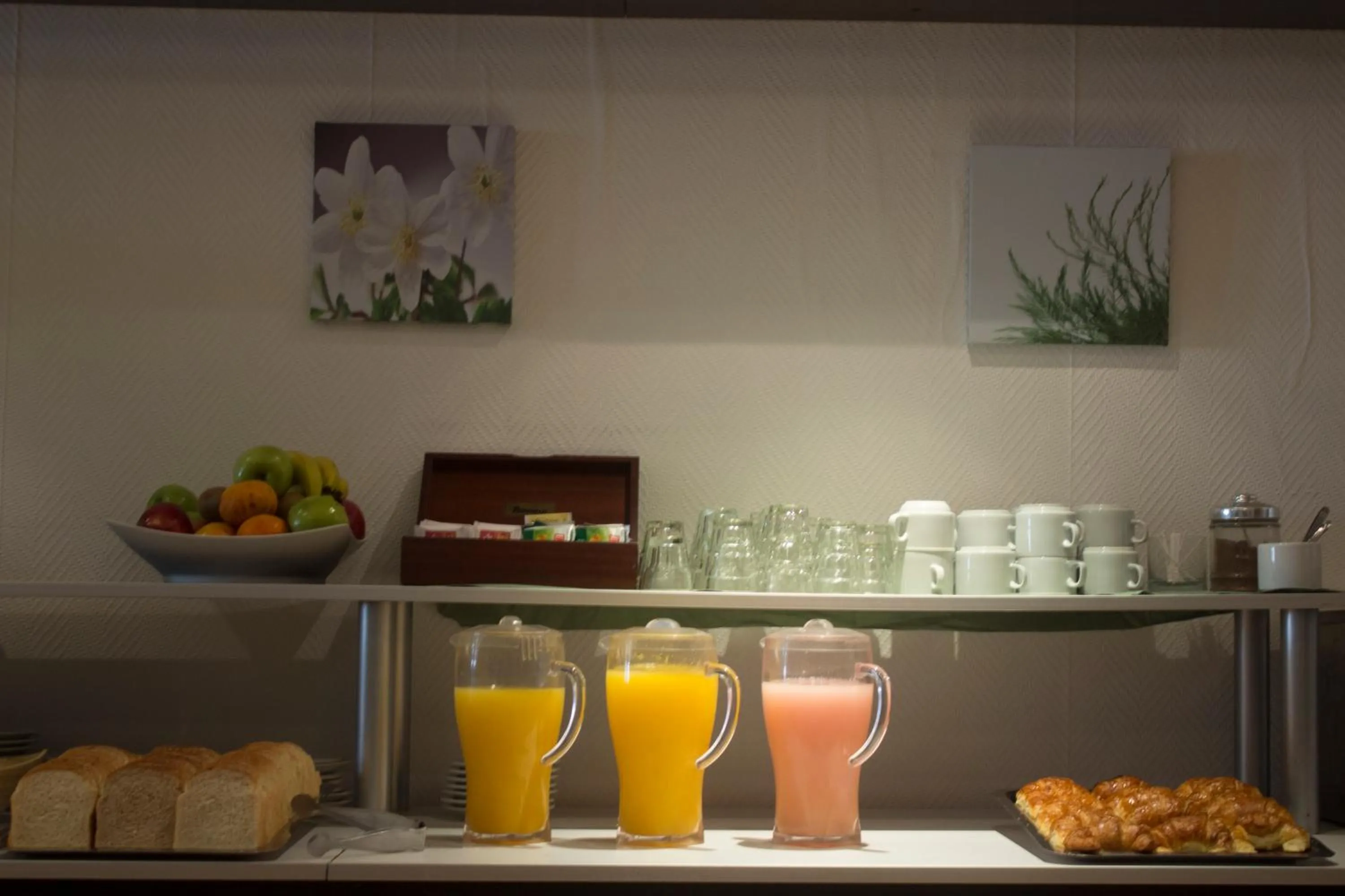 Buffet breakfast in Hotel UTHGRA de las Luces