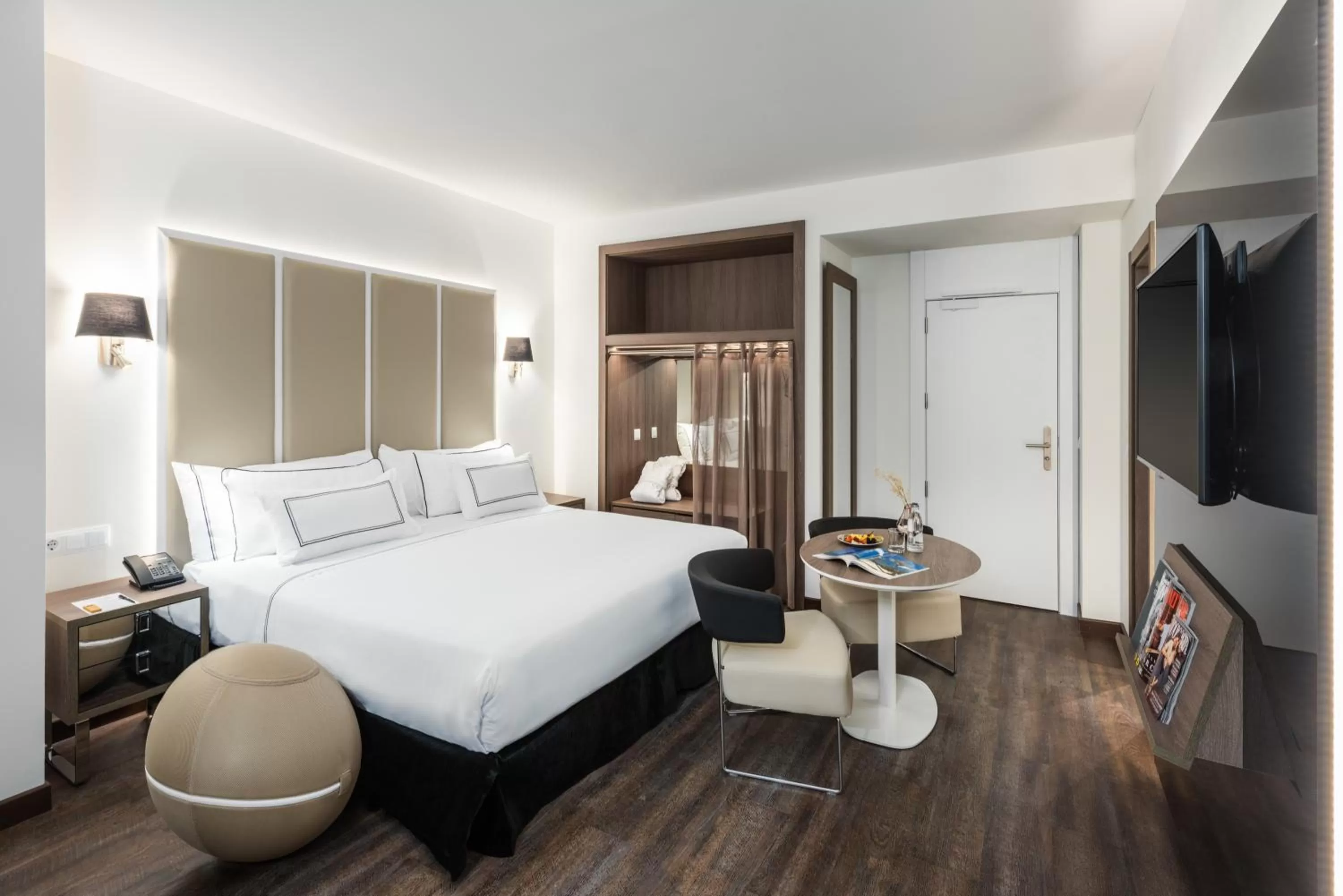 Bedroom, Bed in Melia Madrid Serrano