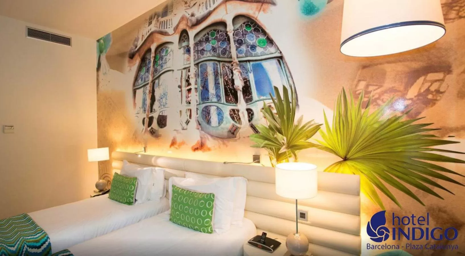 Bed in Hotel Indigo Barcelona - Plaza Catalunya 4Sup by IHG