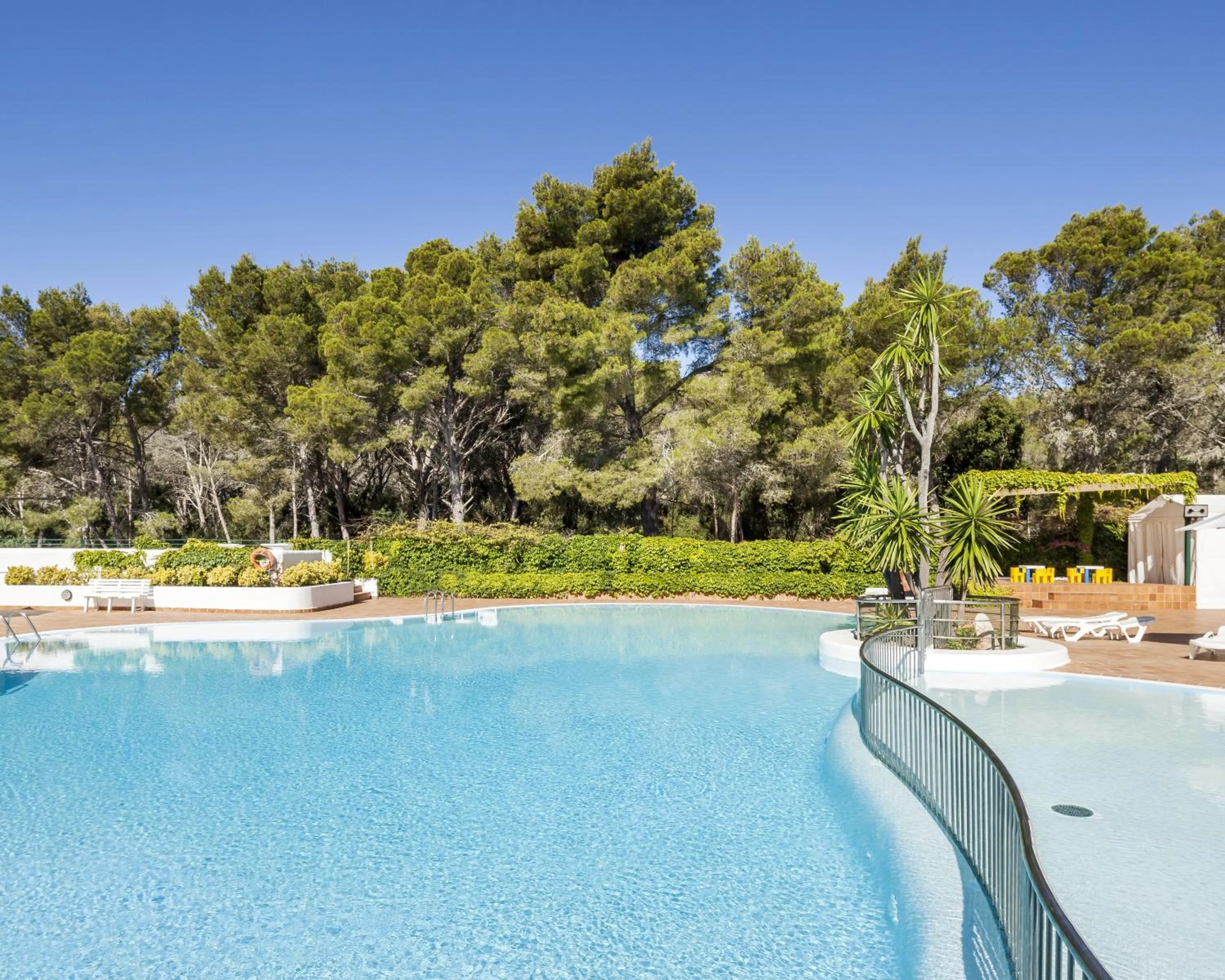 Swimming pool in Ilunion Menorca
