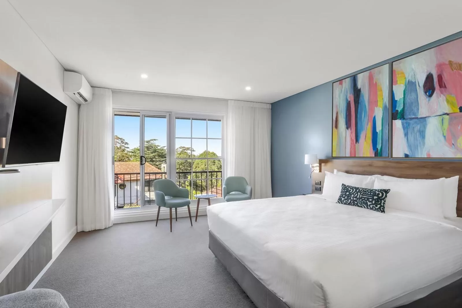 Bed in Killara Hotel & Suites