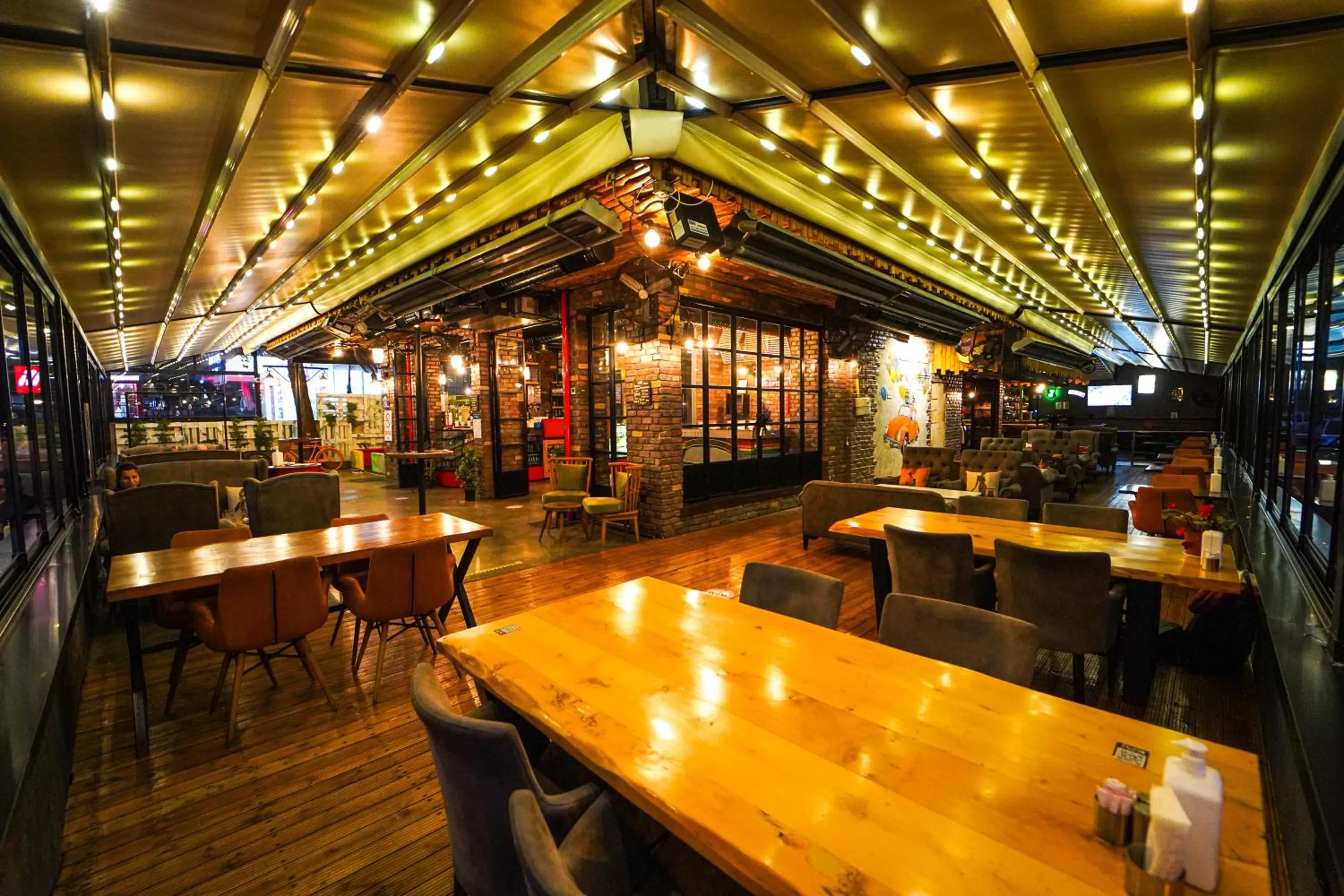 Property building, Restaurant/Places to Eat in BEETLE HOUSE COFFEE HOTEL