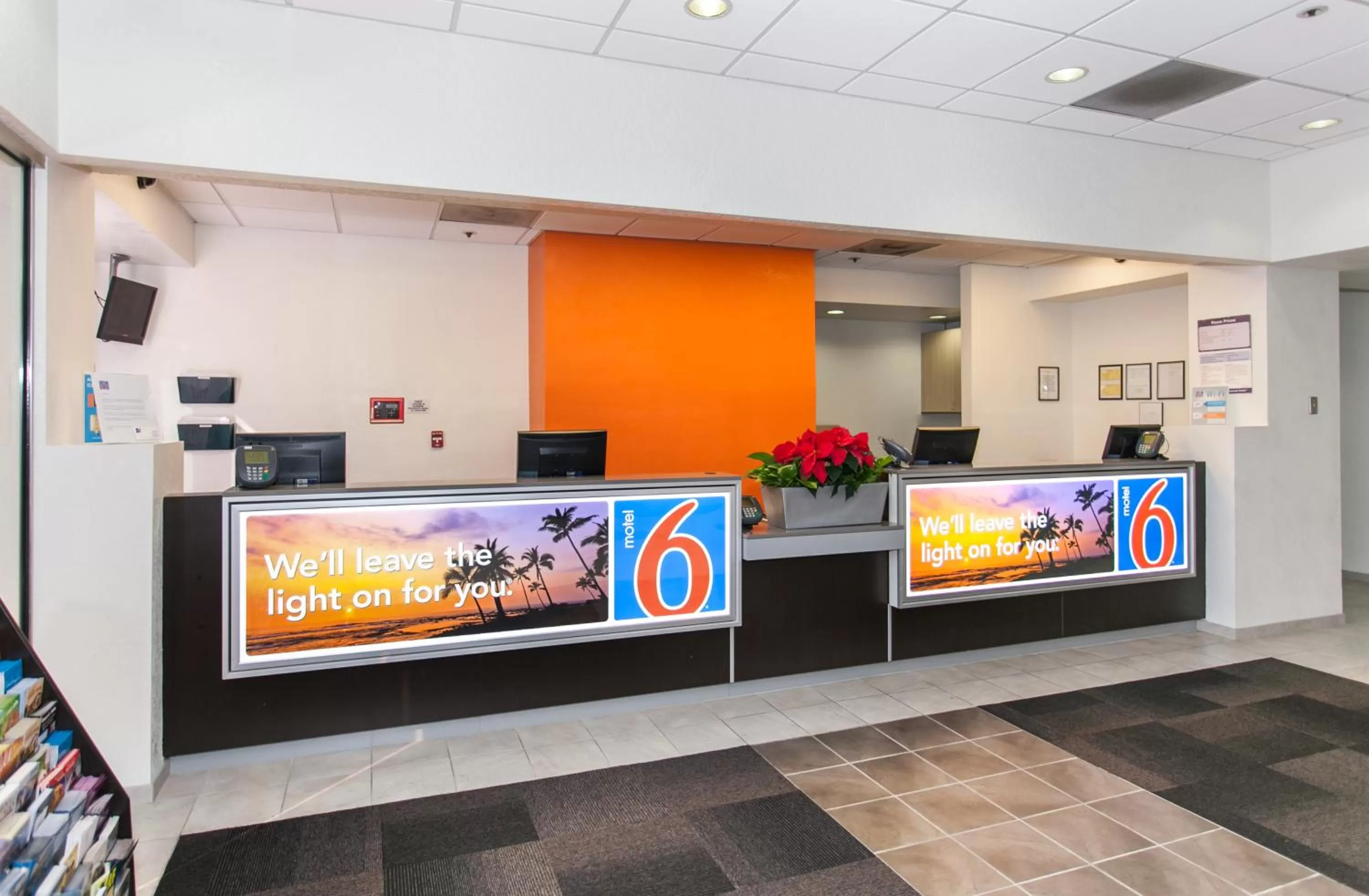 Lobby or reception in Motel 6-Los Angeles, CA - Los Angeles - LAX