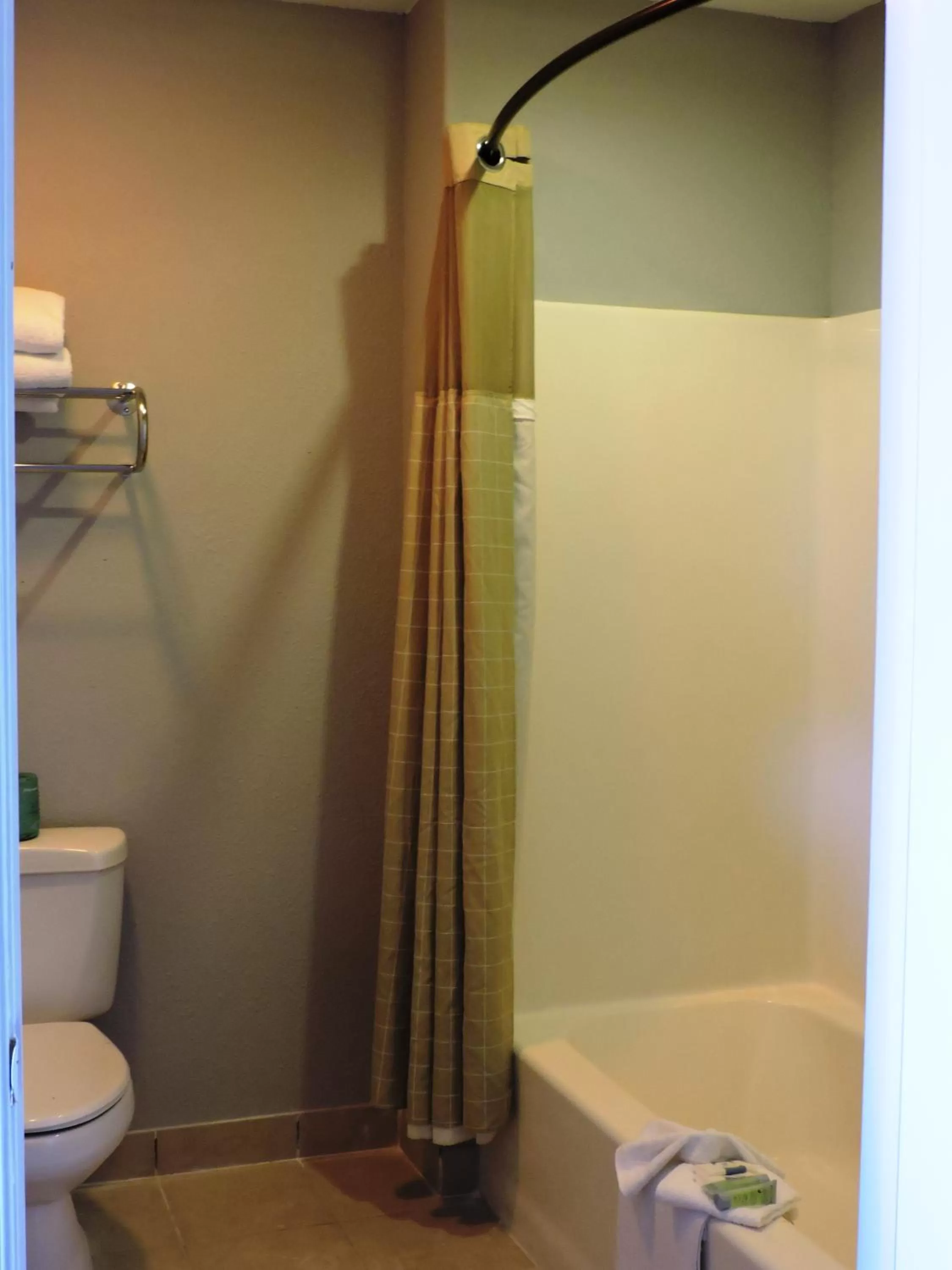 Riata Inn - Crystal City