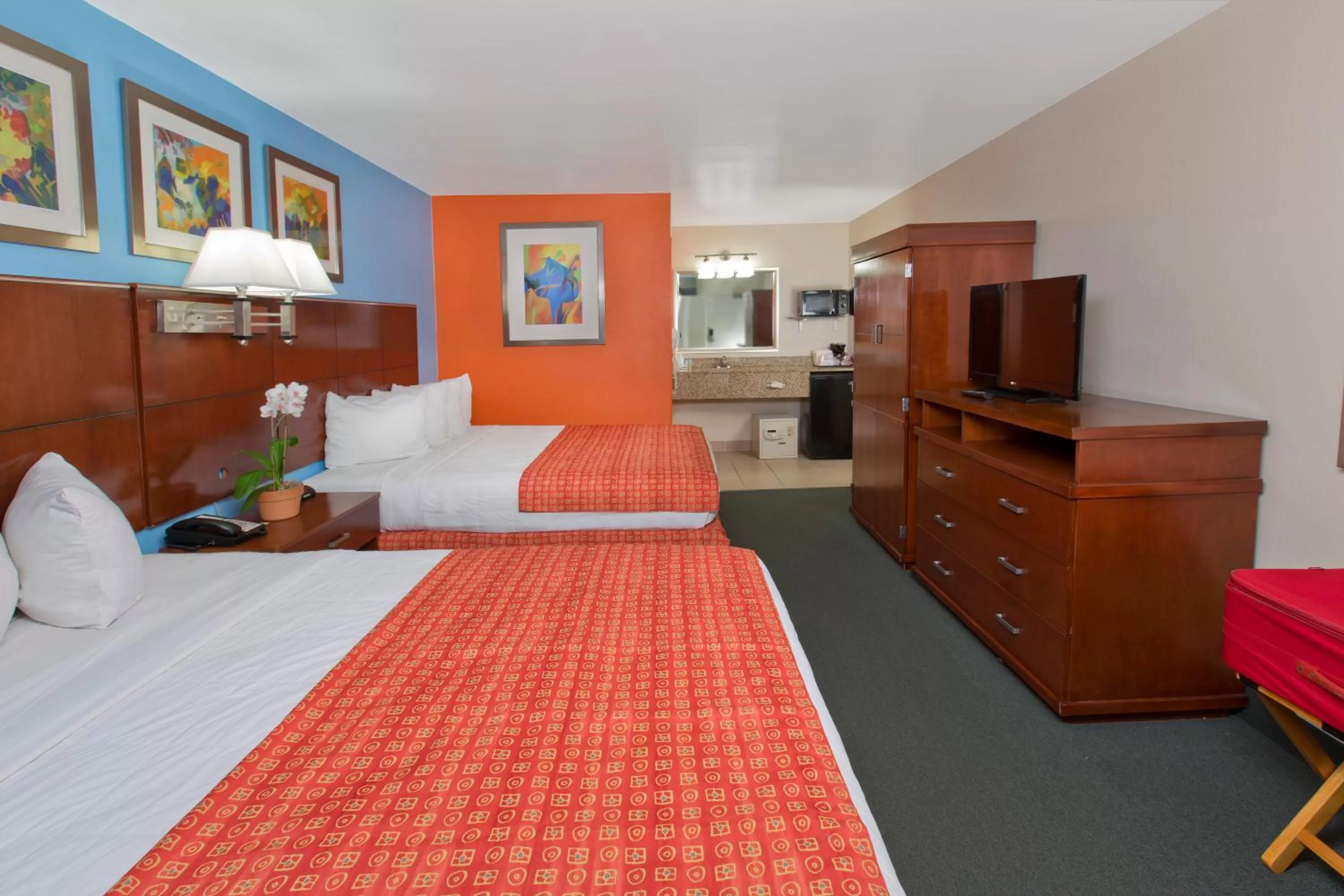 Photo of the whole room, Bed in Ramada by Wyndham Flamingo Water Park