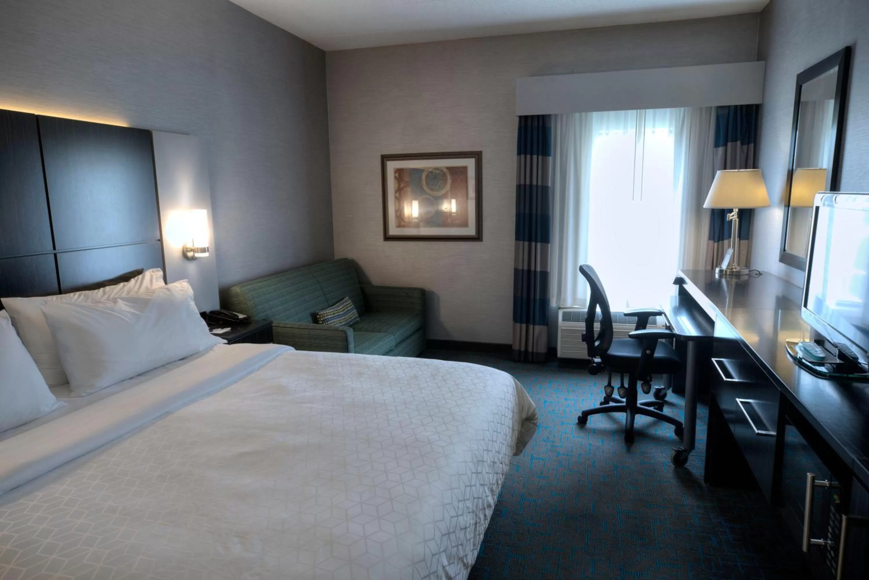 Photo of the whole room, Bed in Holiday Inn Express Janesville-I-90 & US Highway 14 by IHG