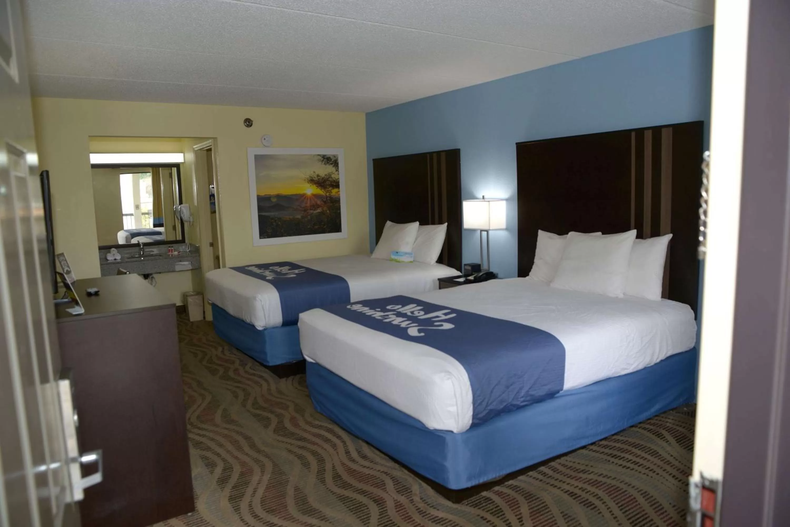 Bedroom in Days Inn by Wyndham Kodak/Sevierville Intrstate SmokeyMntns