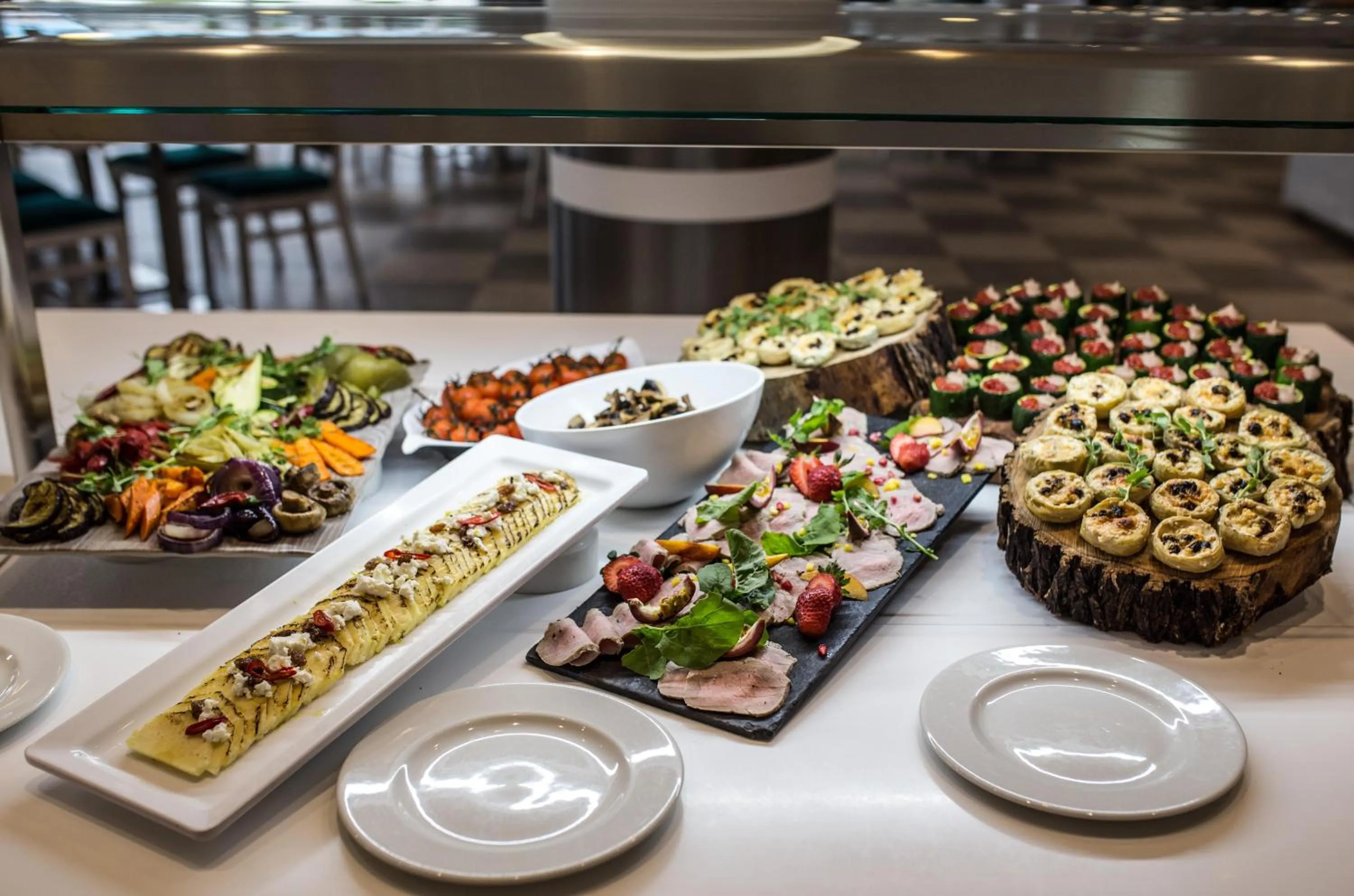 Restaurant/places to eat in The Views Oasis