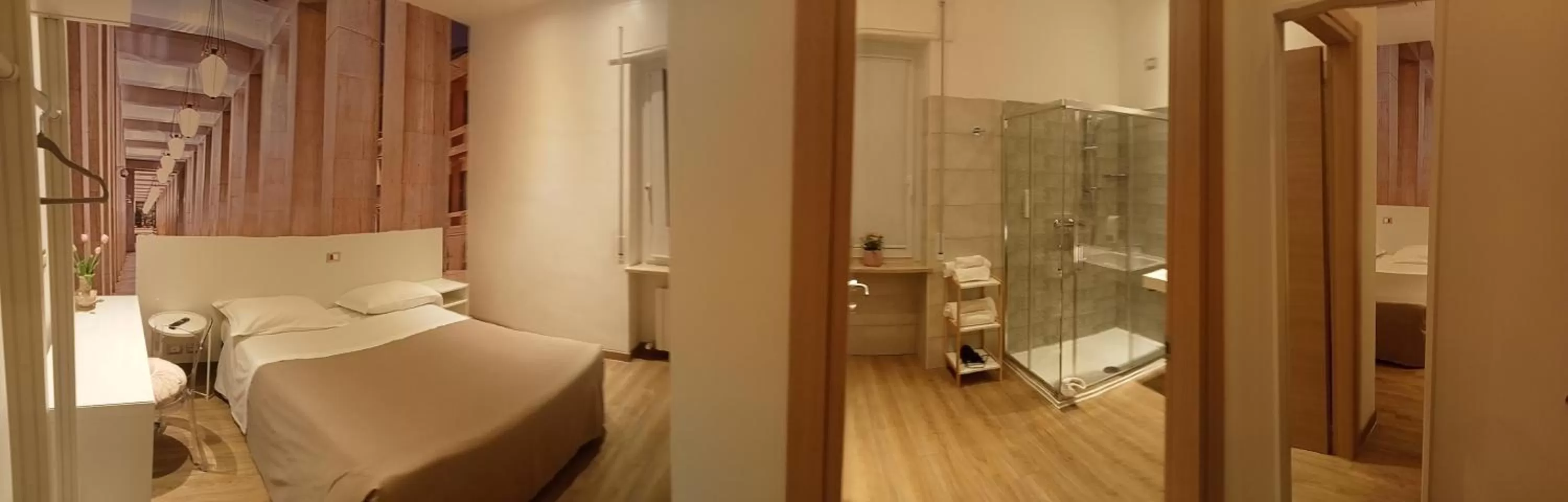 Shower, Bed in Hotel Porta Rivera