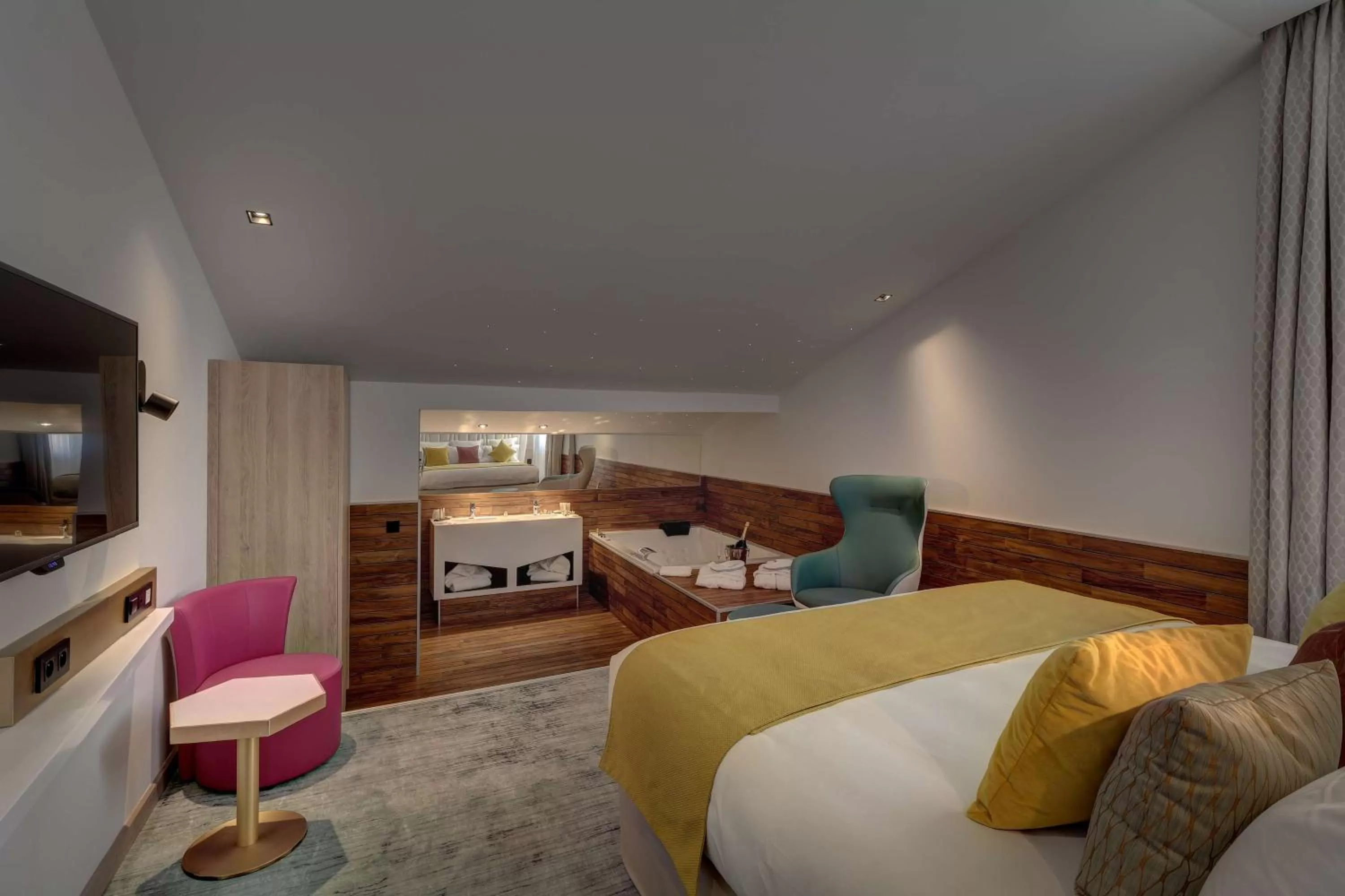 Photo of the whole room, Bed in Best Western Plus Comedie Saint Roch