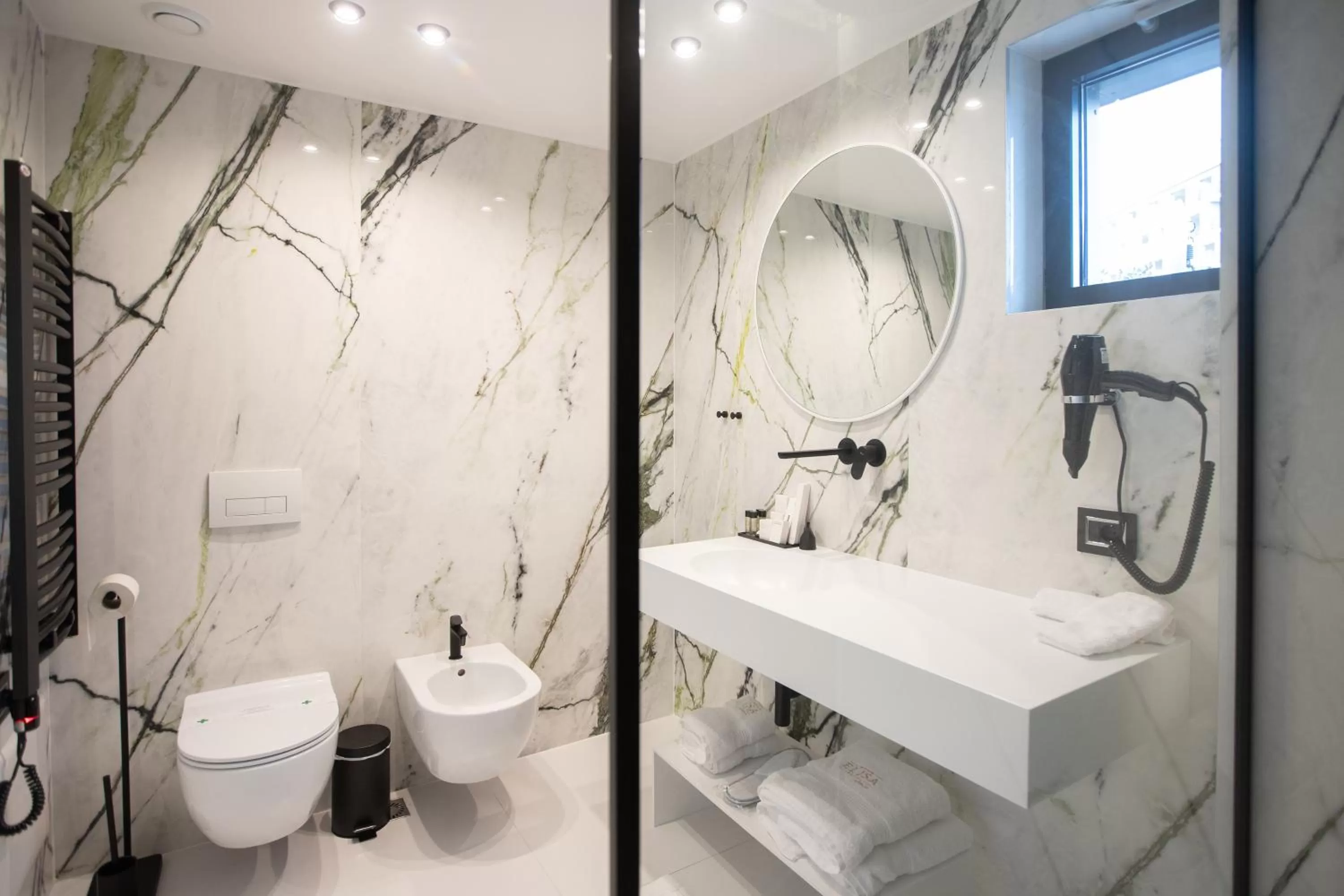 Shower in Hotel Elisa Tirana, Affiliated by Meliá