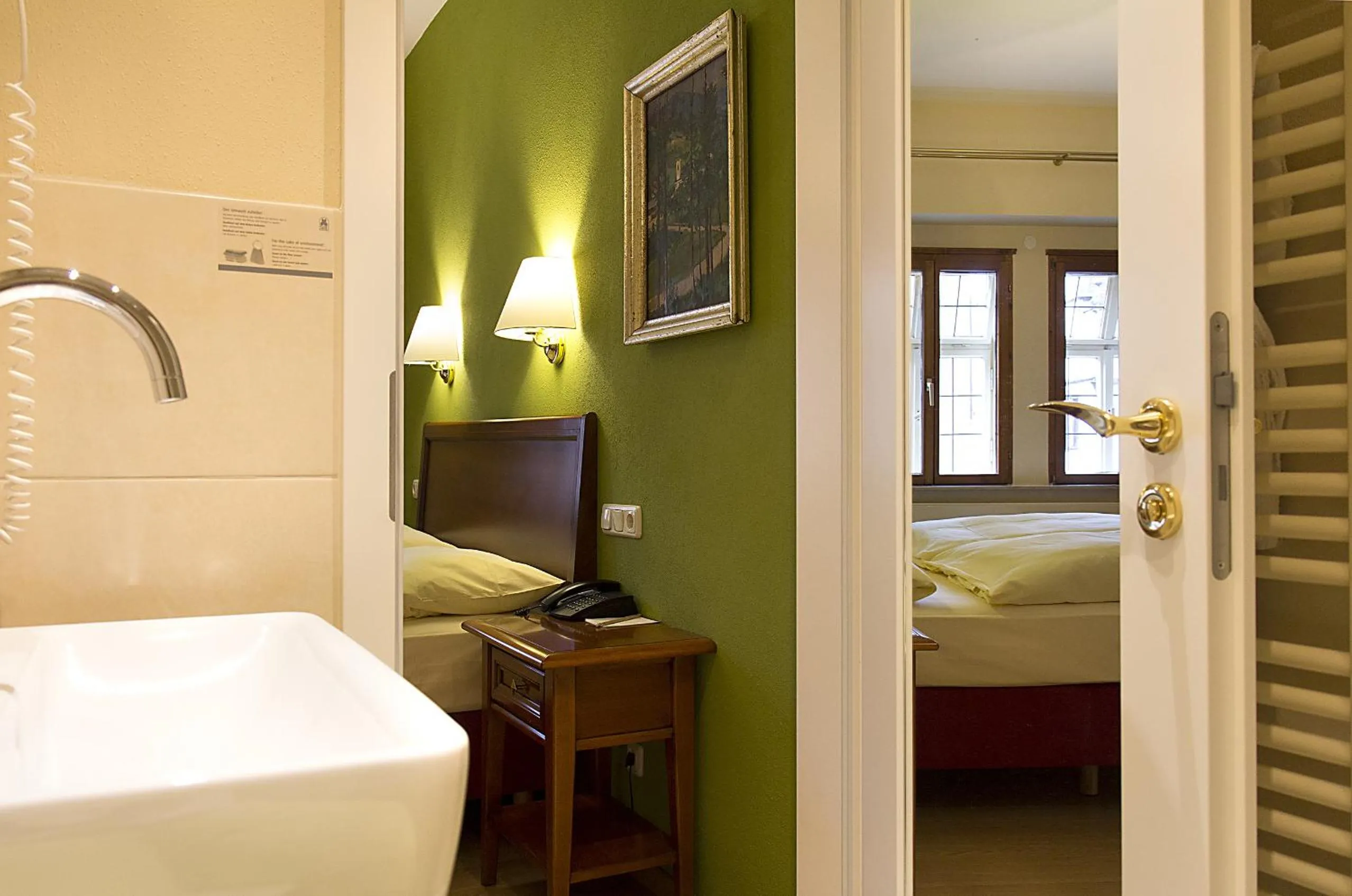 Bathroom, Bed in Hotel Reichsküchenmeister