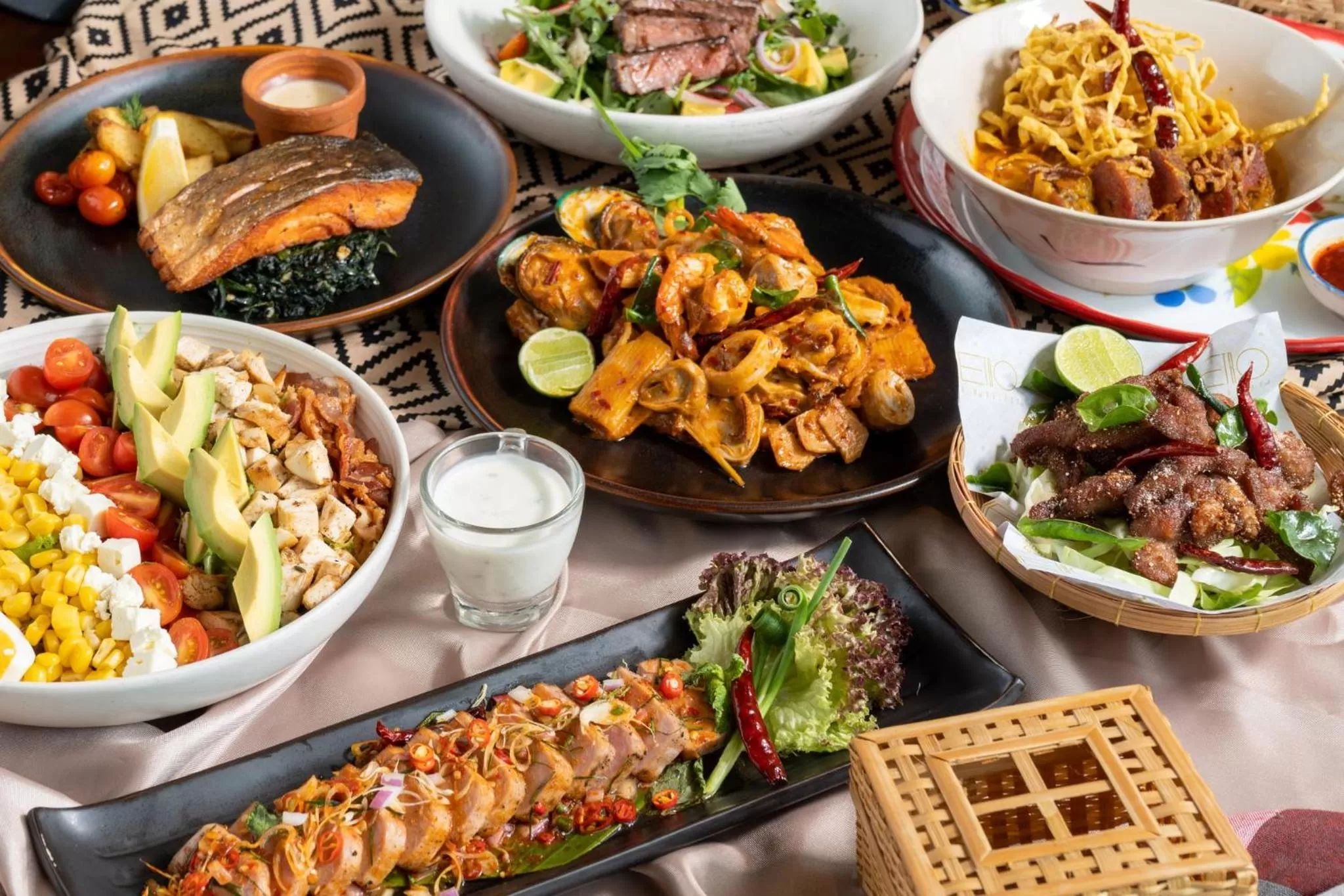 Restaurant/places to eat in Hotel Indigo Bangkok Wireless Road by IHG