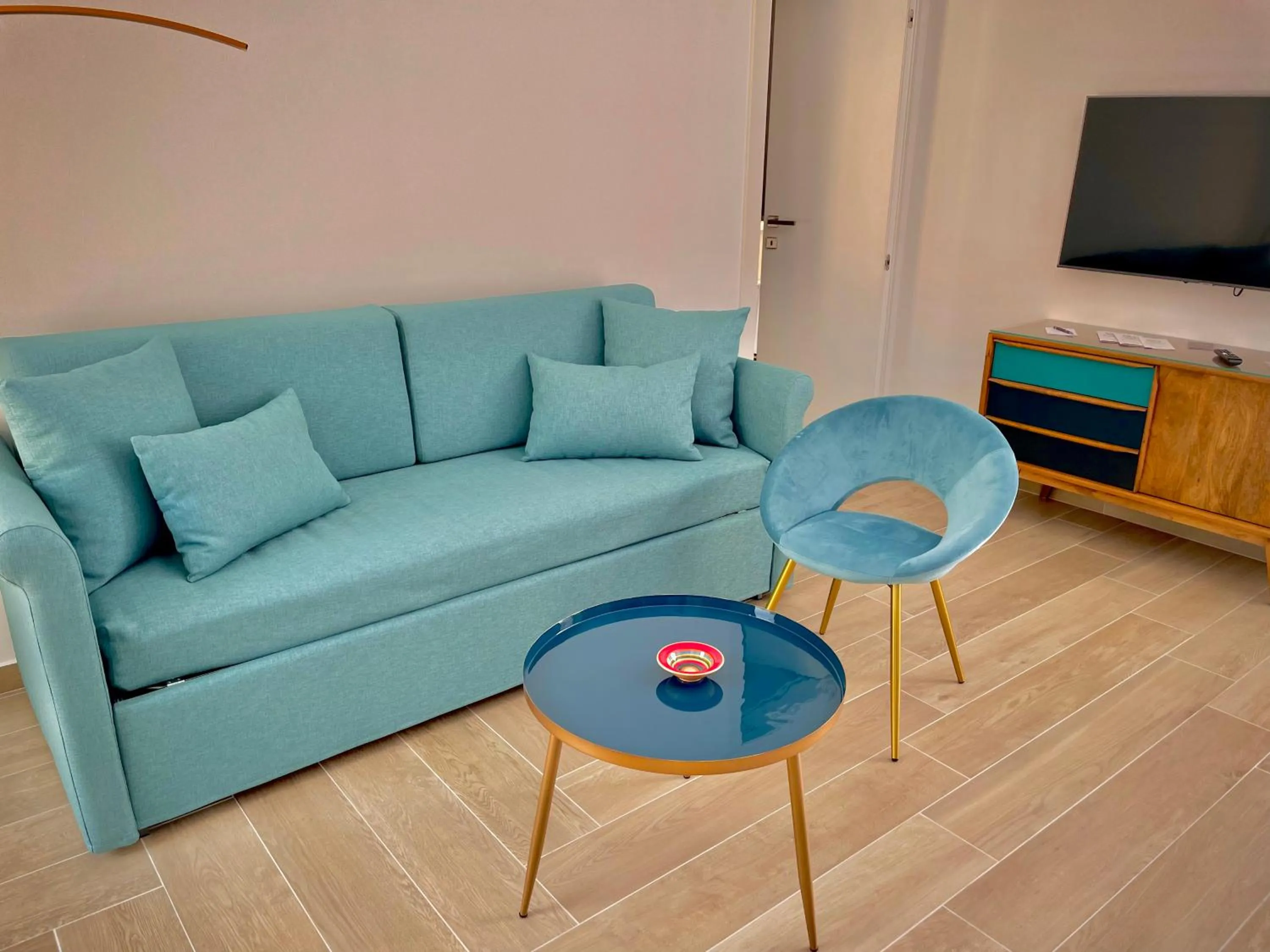 TV and multimedia in Domus Maris Relais Boutique Hotel