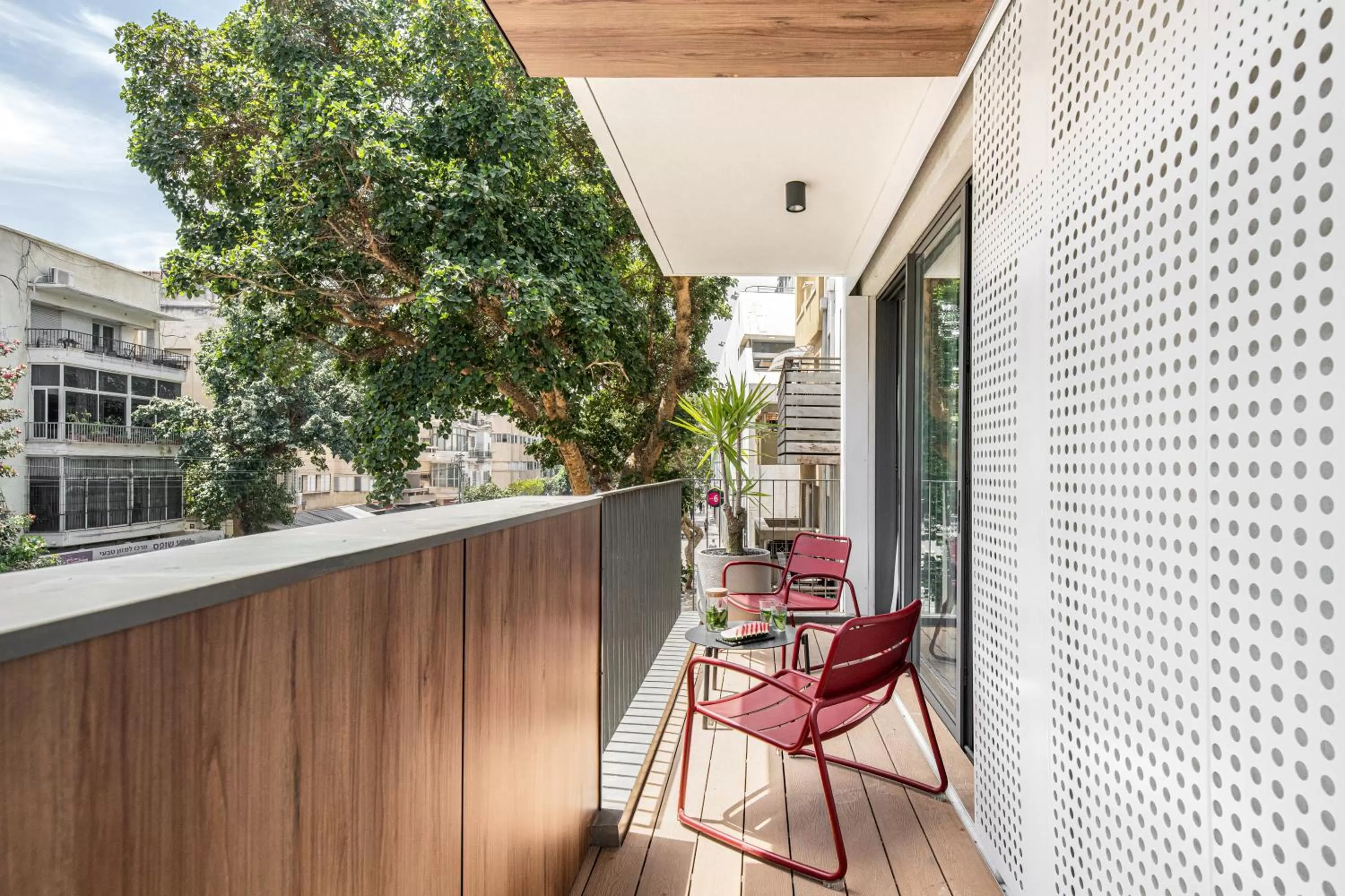 Day in Mate GEORGE - By HOMY