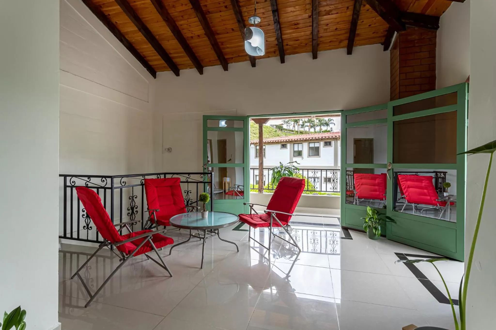 Seating area in Soy Local Guatape Campestre